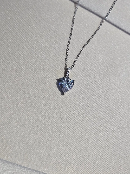 Yurakcha va toshlar bilan bezatilgan ayollar zanjiri, Stainless steel, zanglamaydigan po‘lat