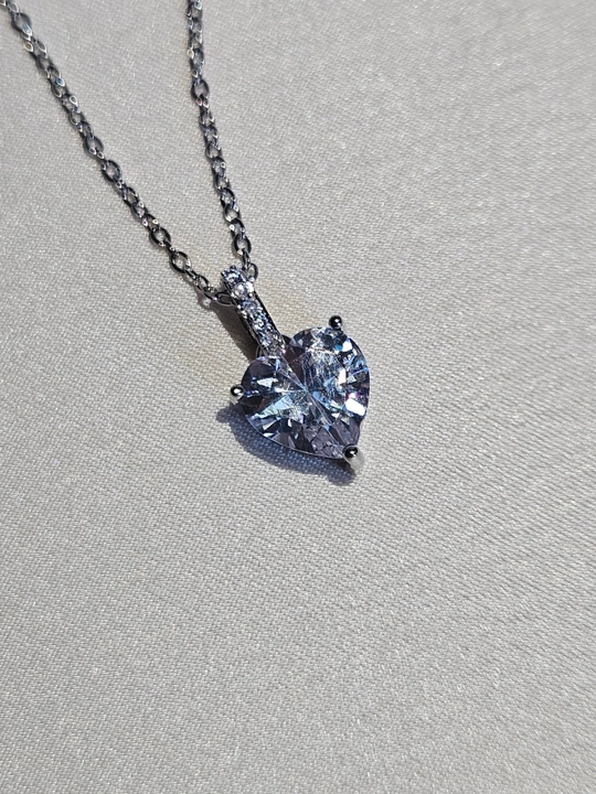 Yurakcha va toshlar bilan bezatilgan ayollar zanjiri, Stainless steel, zanglamaydigan po‘lat