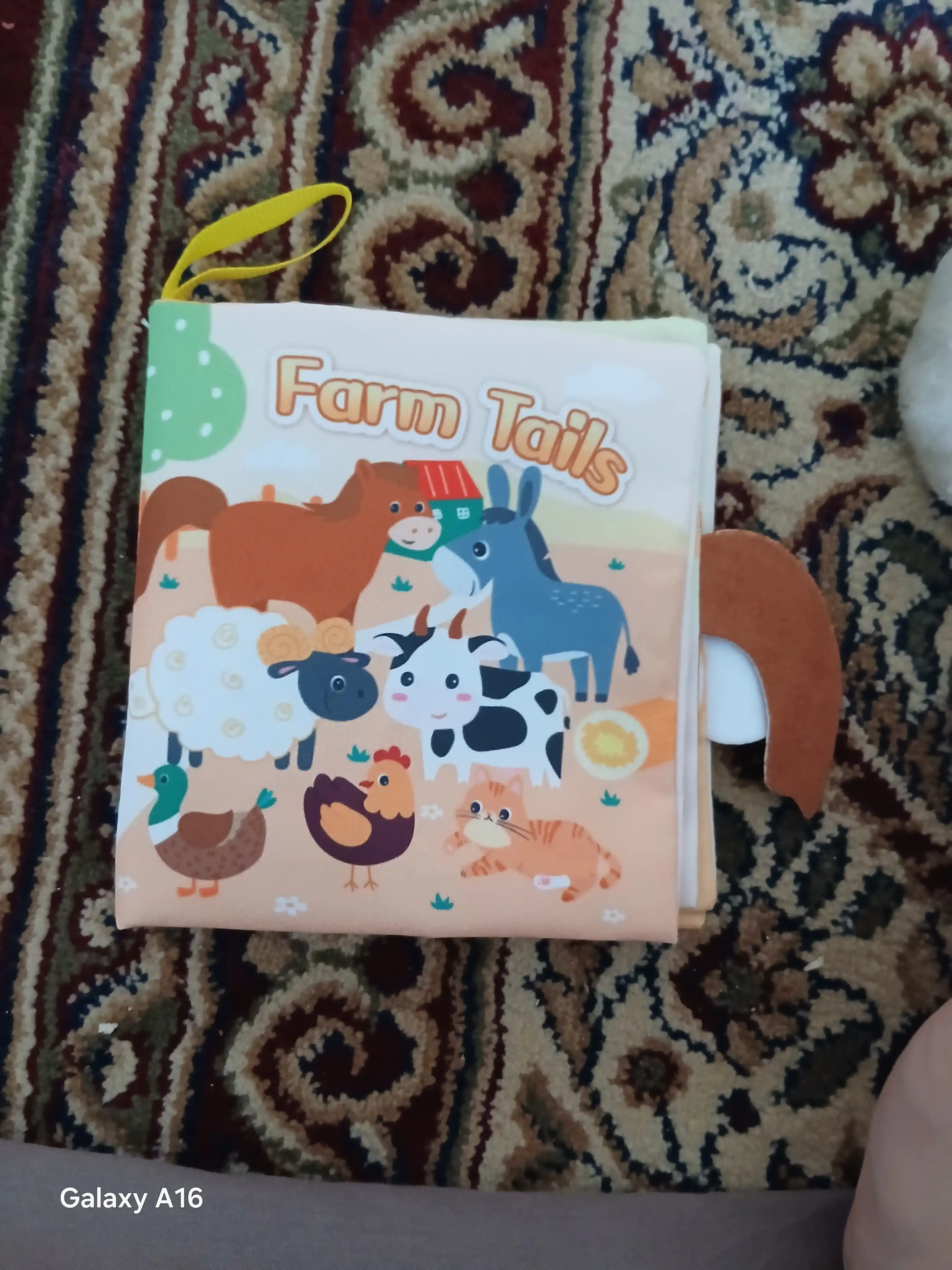 Shurshalka kitob - yangi tug'ilgan chaqaloqlar uchun matoli kitob