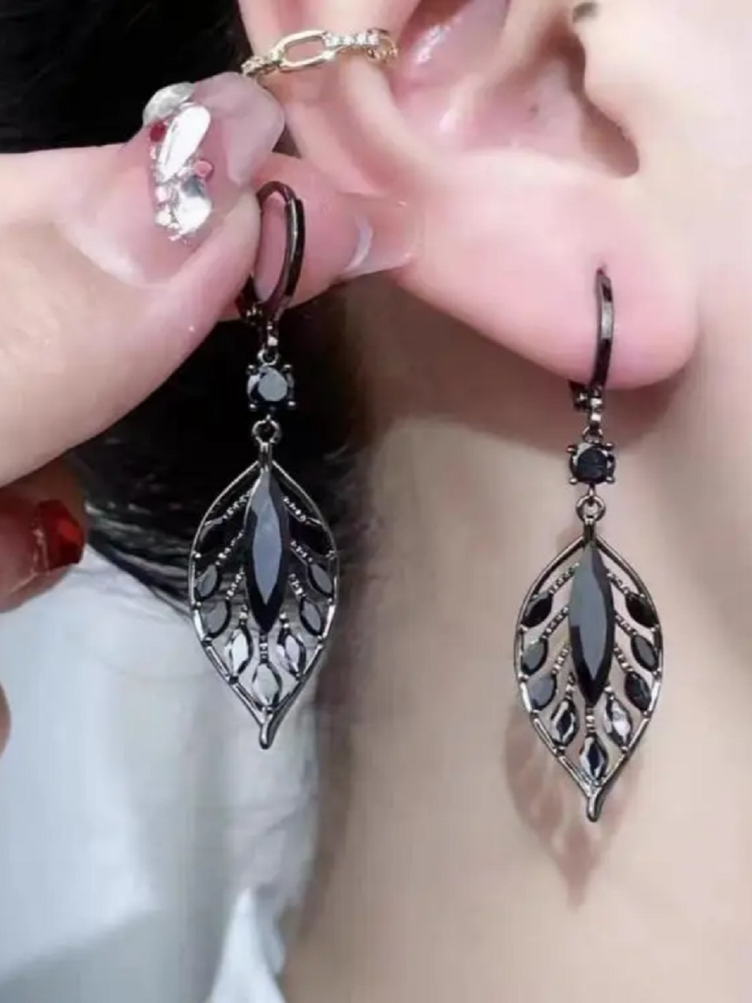Серьги – яркие и привлекательные
