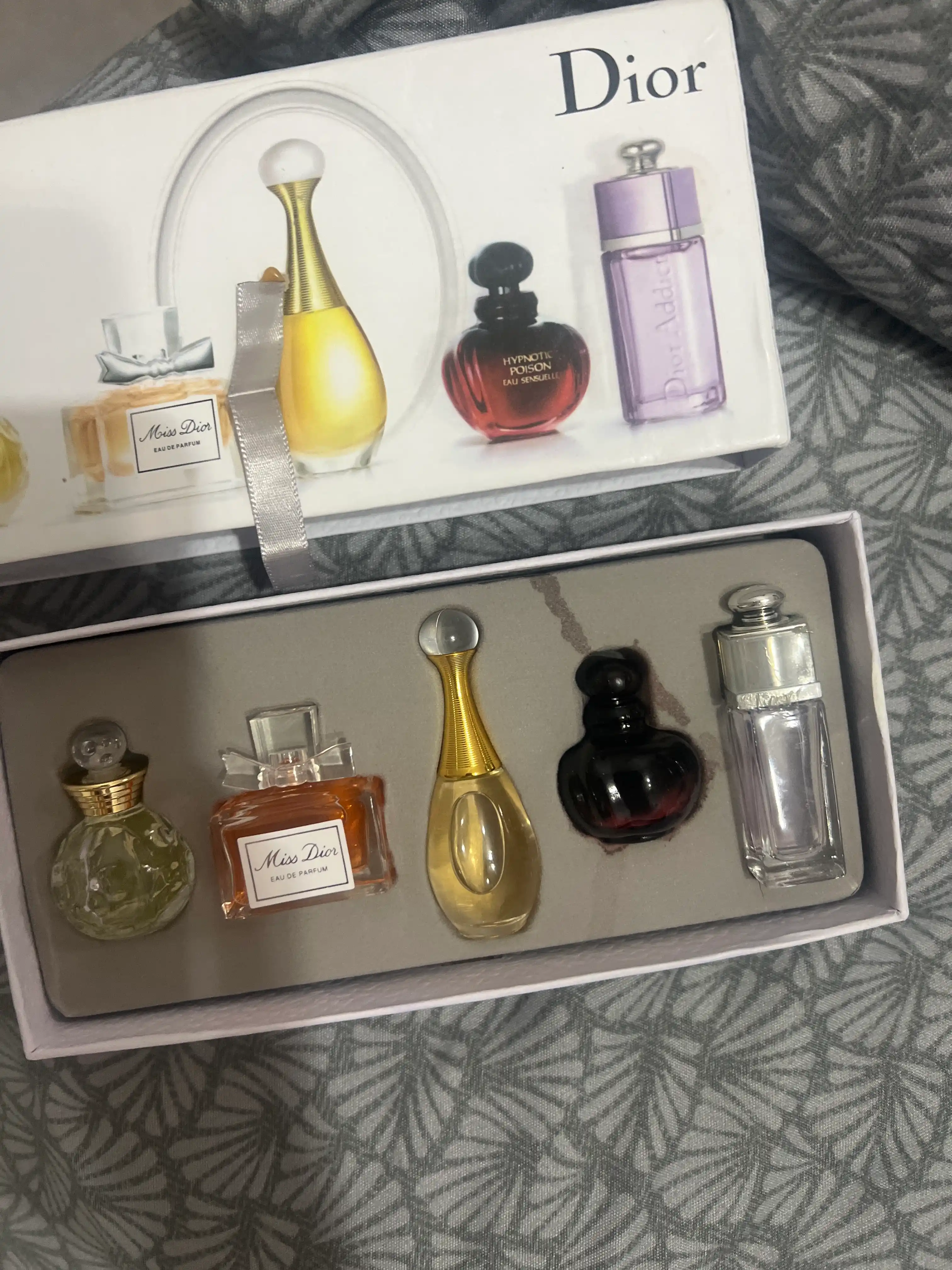 Versace Lucury Collection atiri  ayollar uchun nafis va chiroyli hidlar jamlanmasi