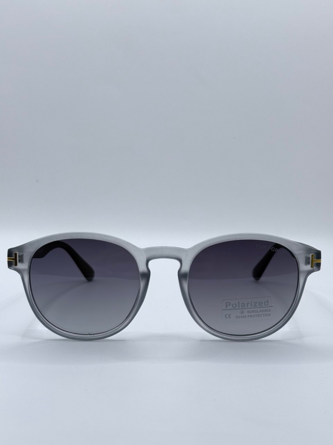Tom Ford xameleon ko'zoynaklar, kompyuter, polaroid