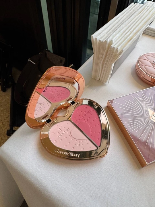 Пудра и румяна Charlotte Tilbury soulmates face palette для всех типов кожи, pink, peach