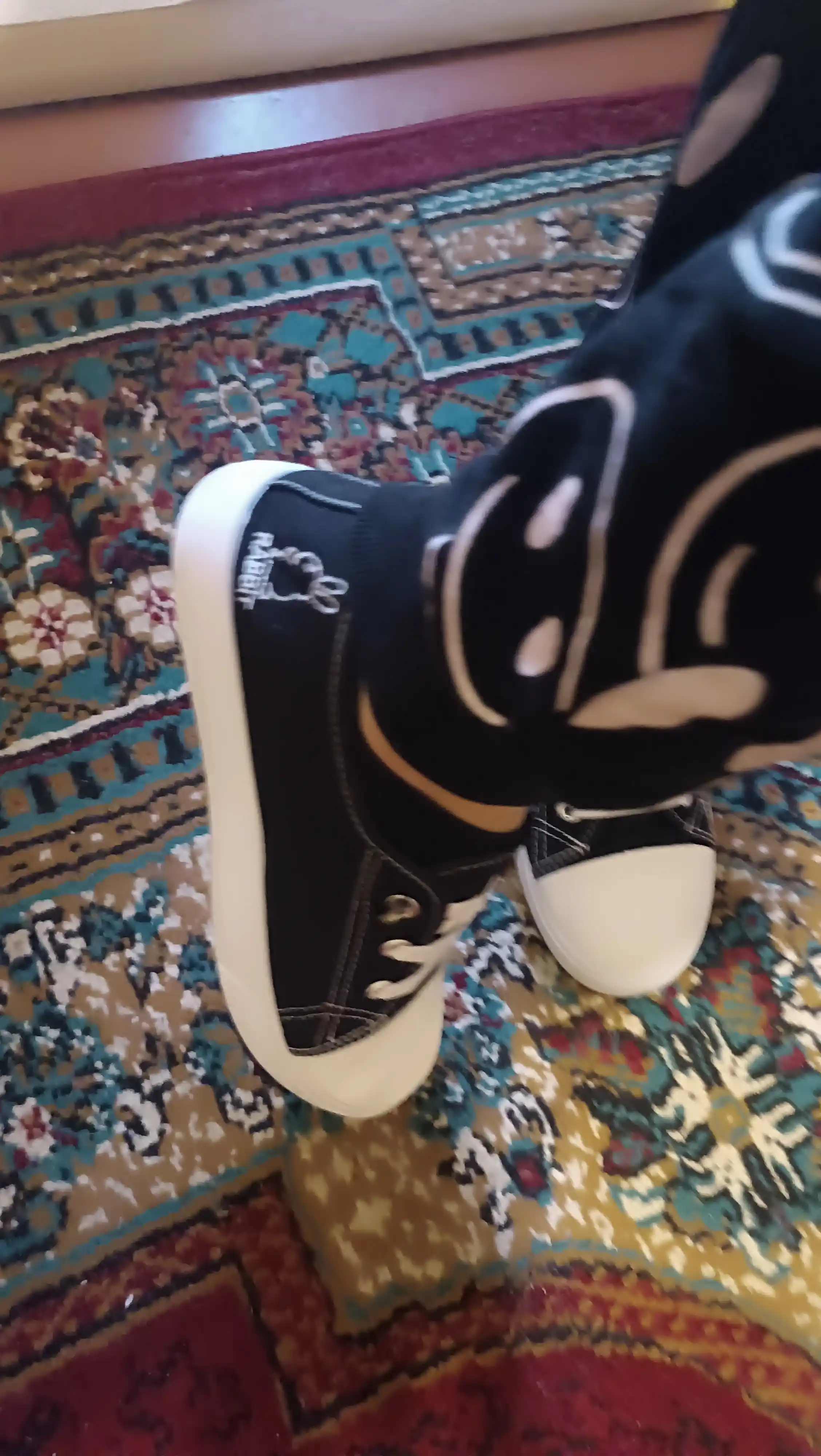 Ayollar va qizlar uchun kedalar, 1 o‘lcham kichikroq,setkali krasovka, 36-41 o‘lchamlar