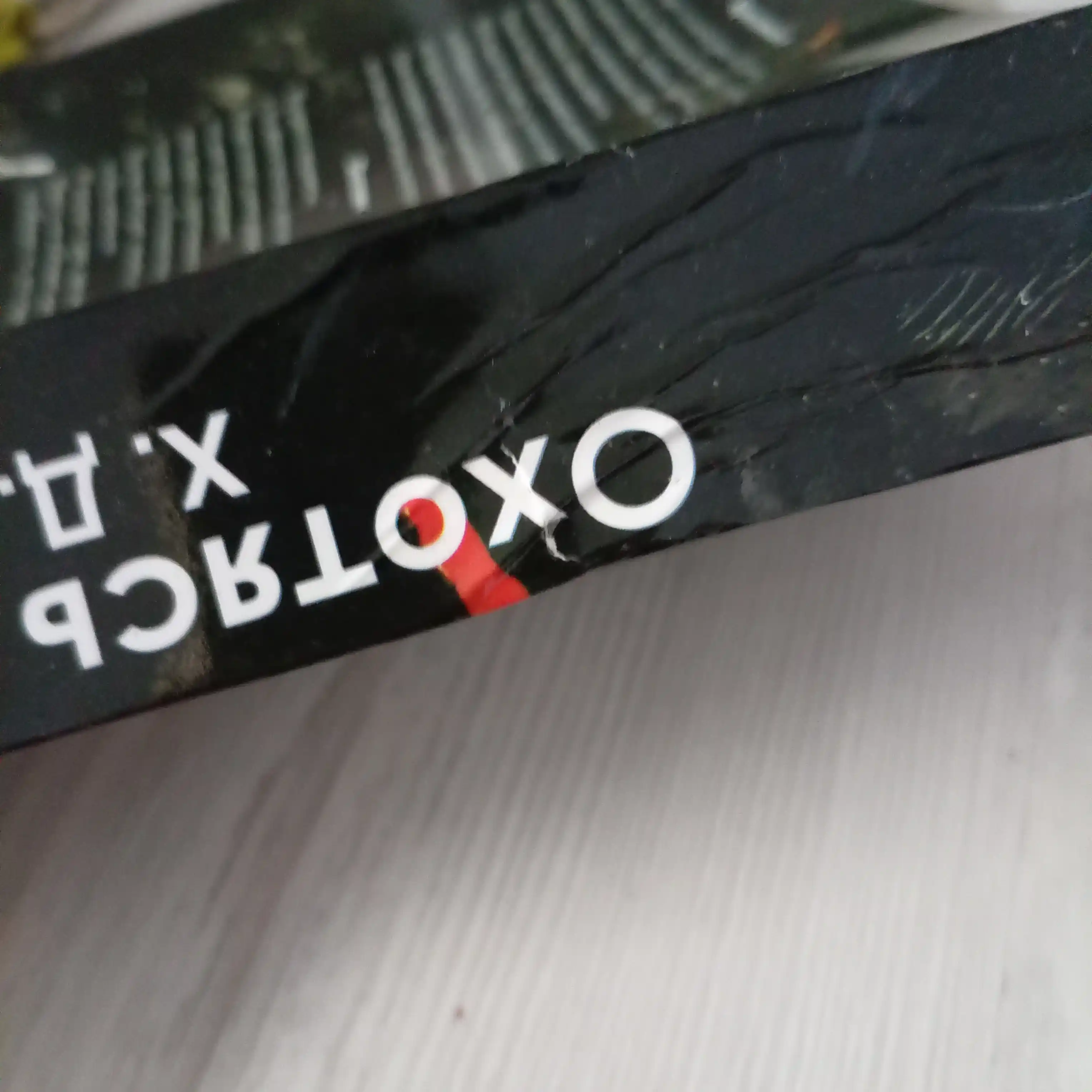 Presleduya Adelin, Ohotyas na Adelin, X. D. Karlton