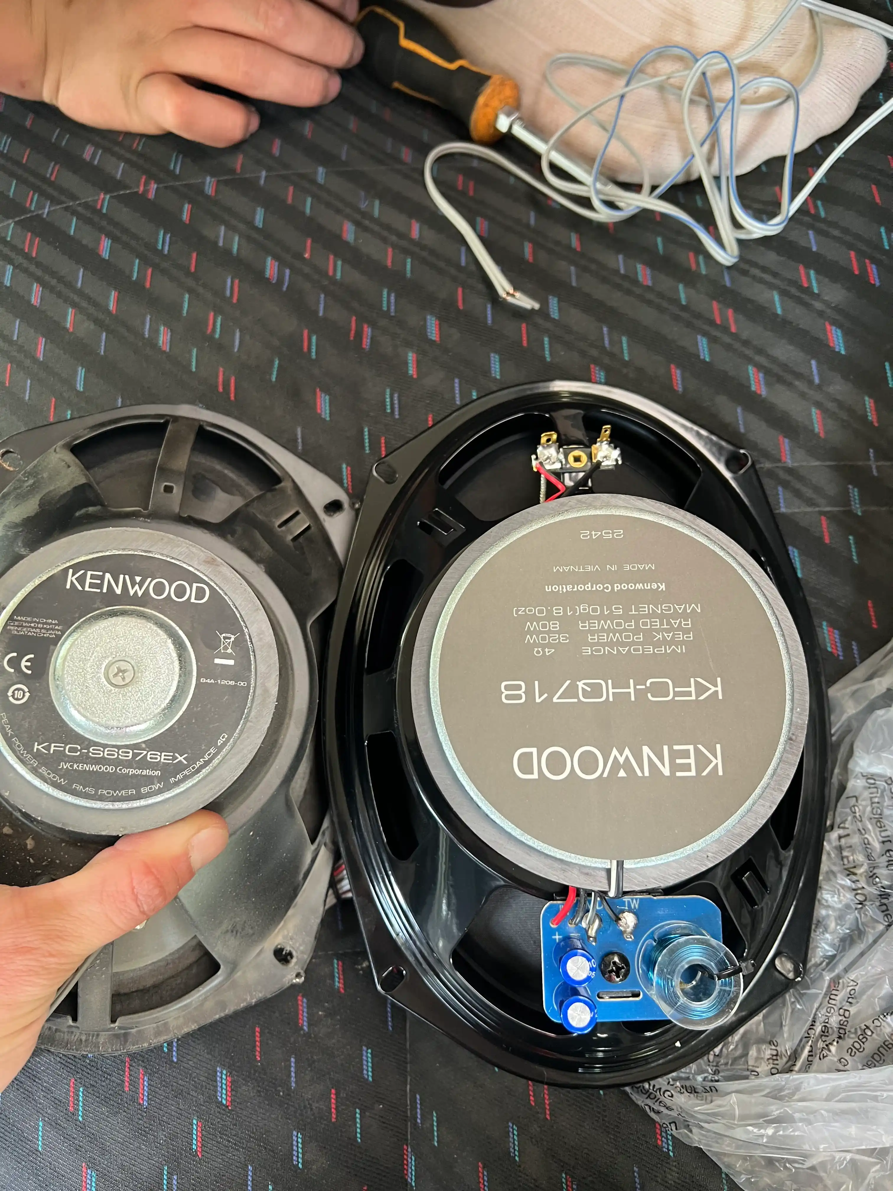 Колонка Kenwood — это та же знаменитая легенда Kfc-hq 718 Bass 2 голоса чистые