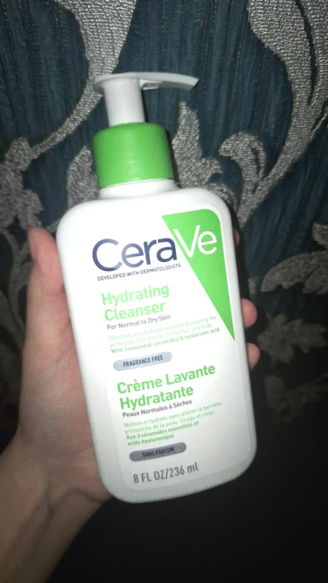 CeraVe Normal va quruq yuz va badan terisi uchun namlantiruvchi tozalovchi krem-gel, 236 g
