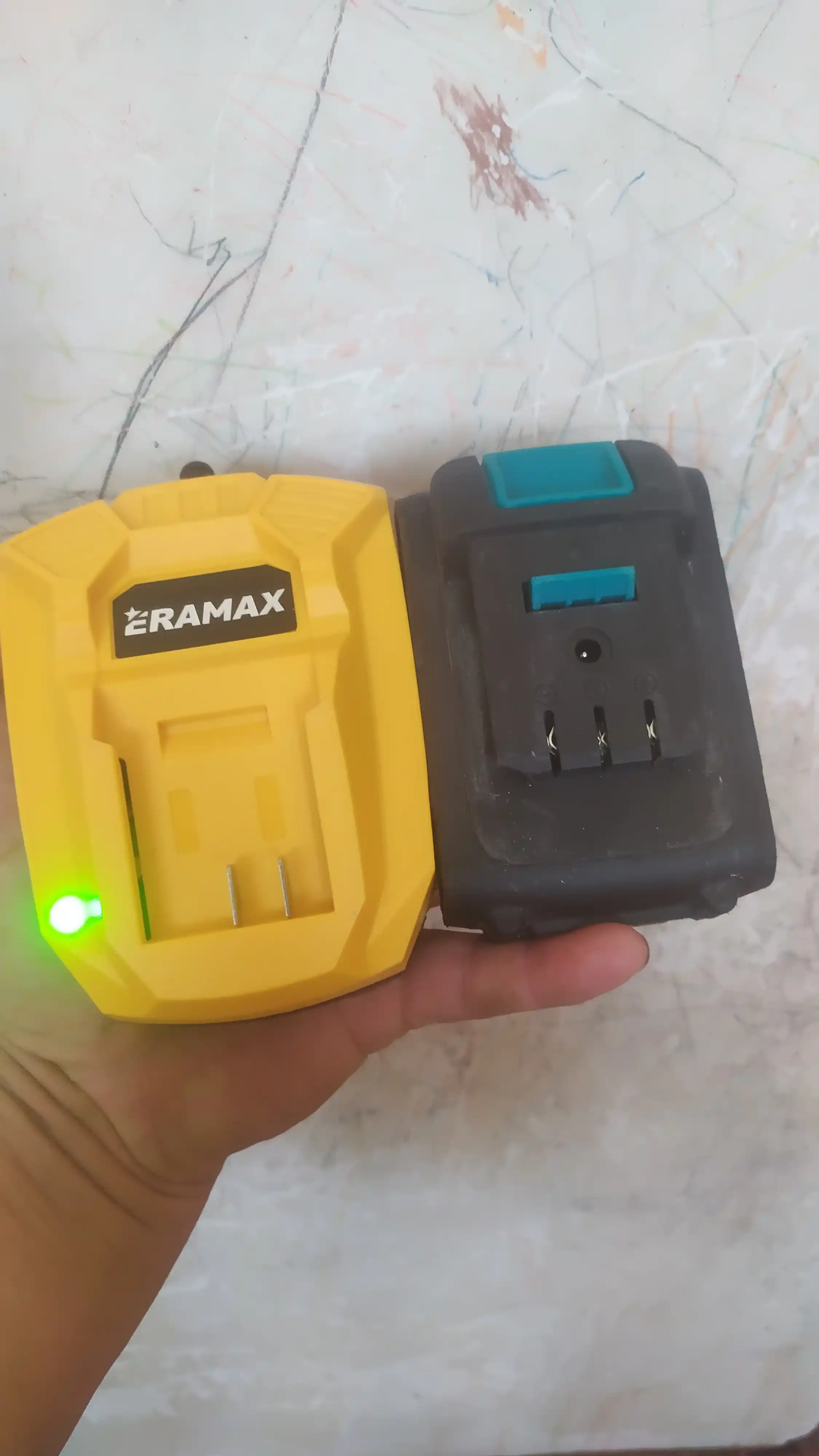 Быстрое зарядное устройство ERAMAX