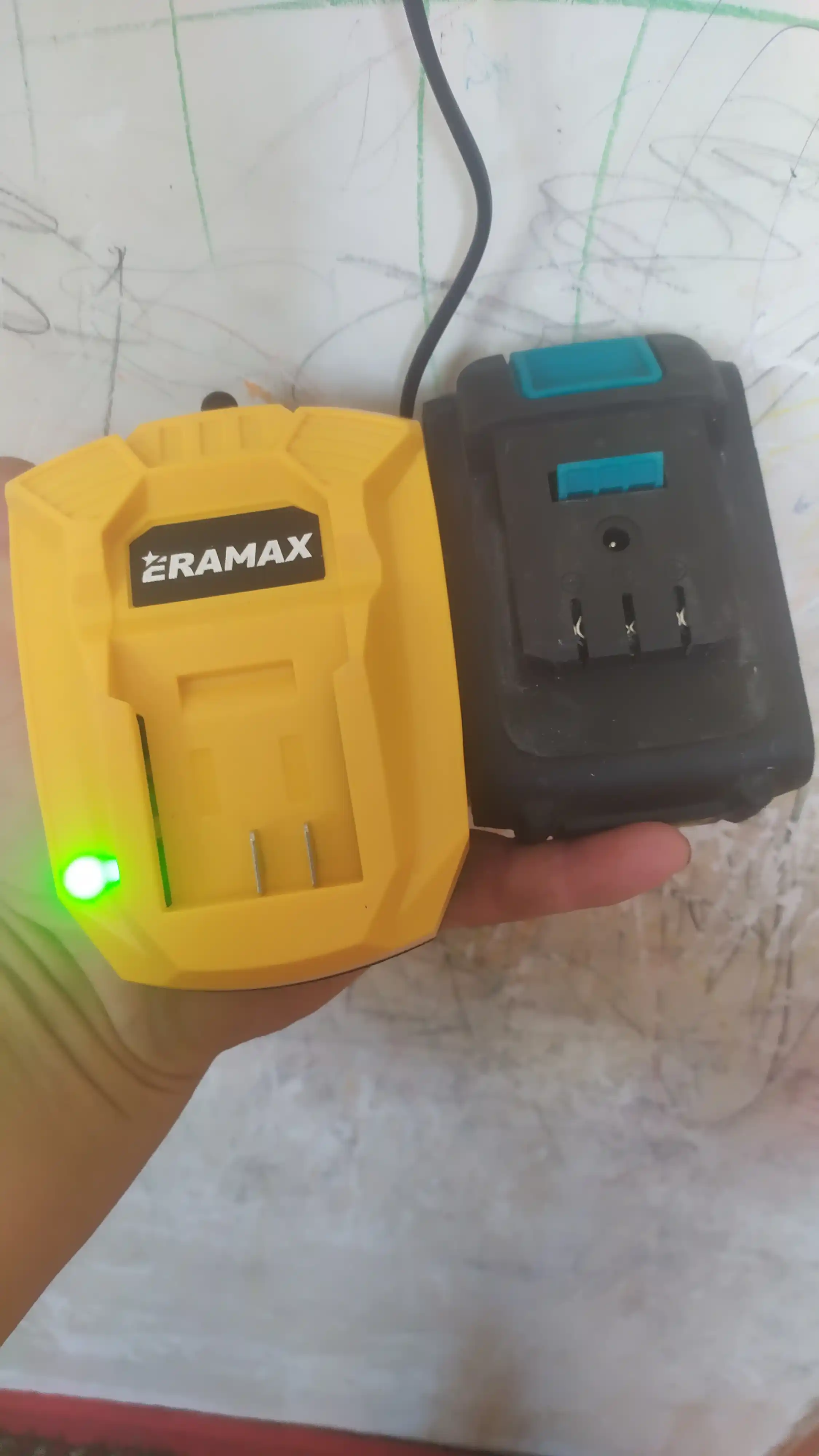 Быстрое зарядное устройство ERAMAX