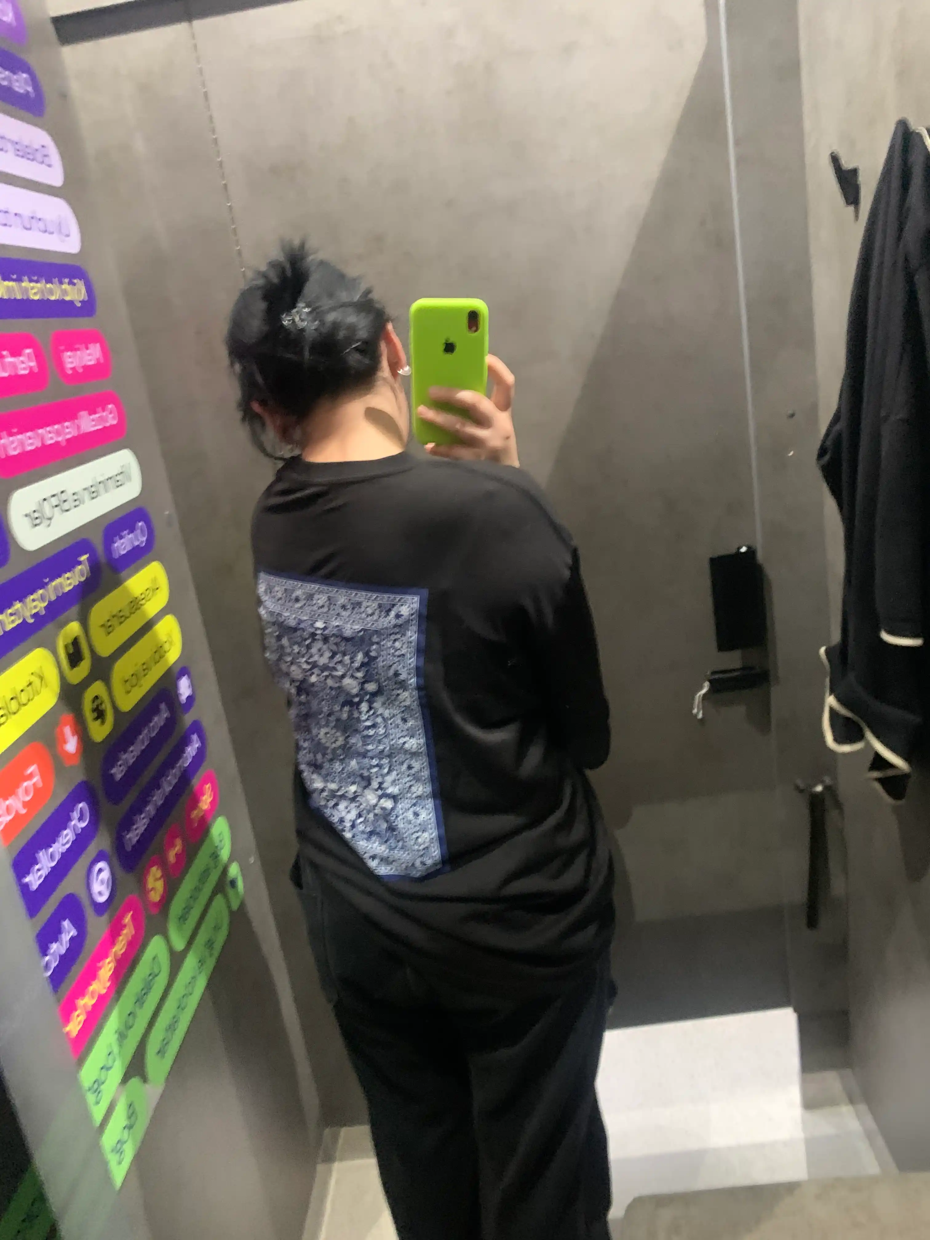 Erkaklar uchun ham, ayollar uchun ham mos katta o‘lchamdagi oddiy unisex futbolka, 1 dona