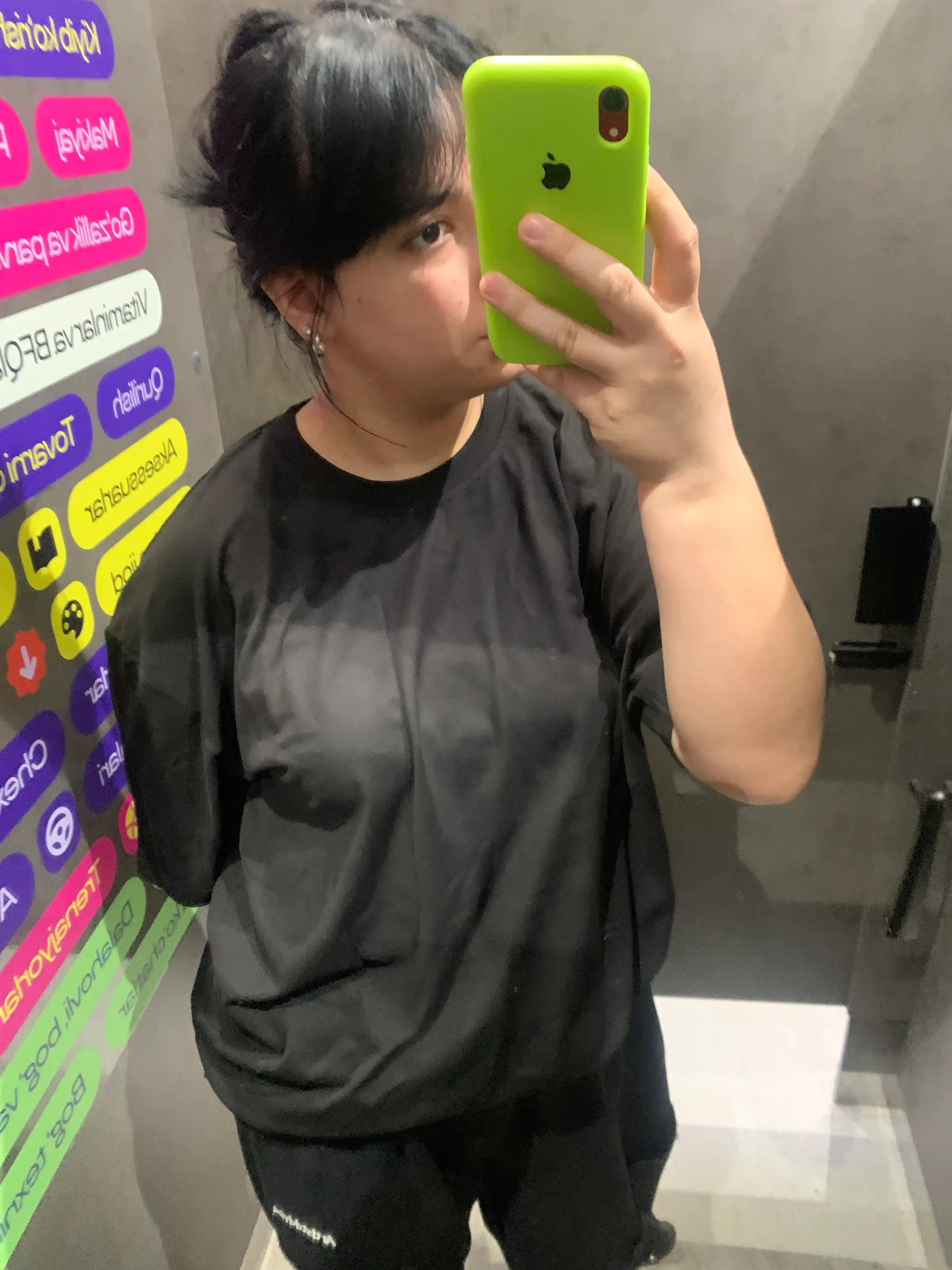 Erkaklar uchun ham, ayollar uchun ham mos katta o‘lchamdagi oddiy unisex futbolka, 1 dona