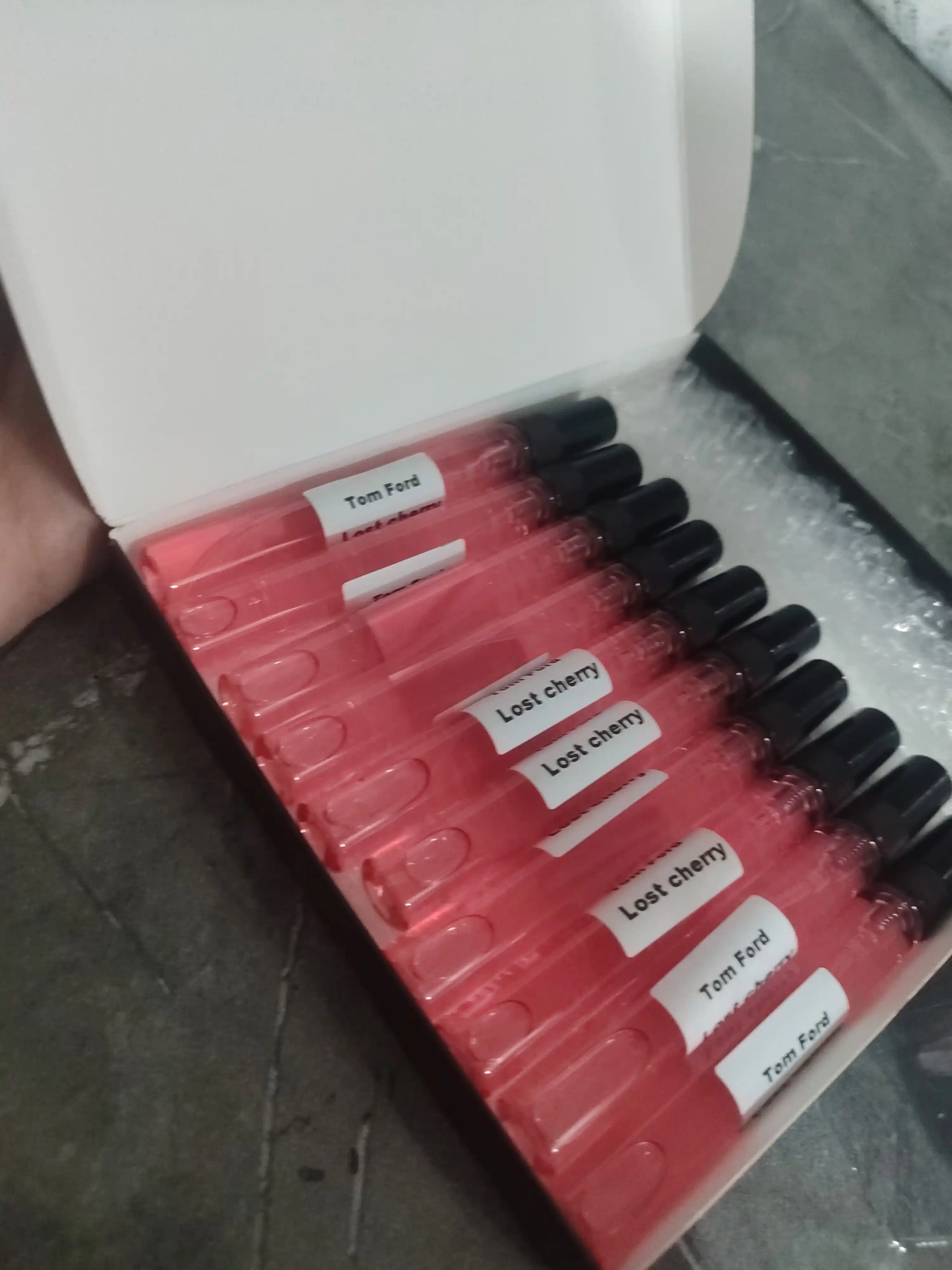 Ayollar uchun atir, parfyumlangan suvi Tom Ford Lost cherry, Tom ford, Lost cherry duxi