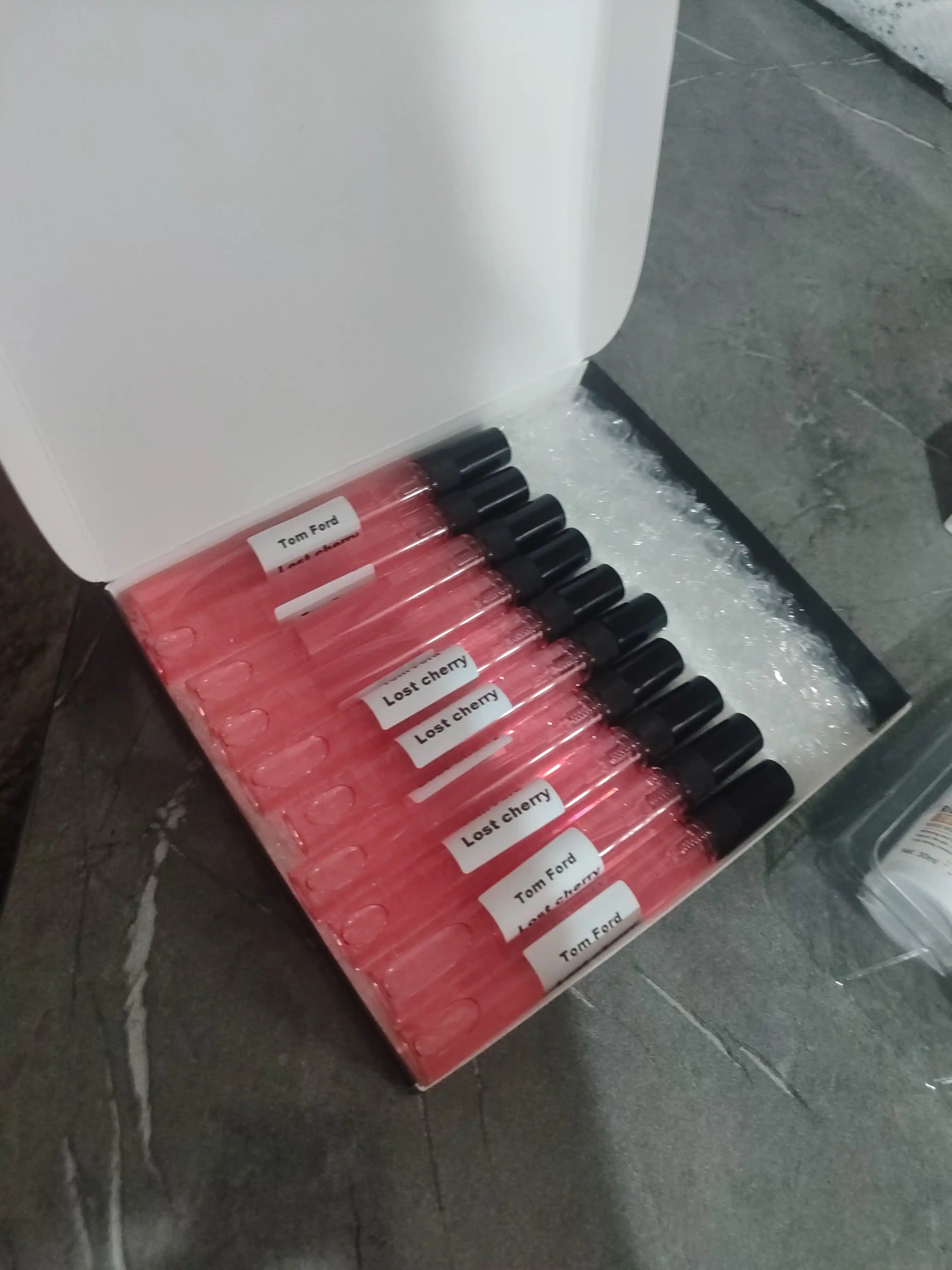 Ayollar uchun atir, parfyumlangan suvi Tom Ford Lost cherry, Tom ford, Lost cherry duxi