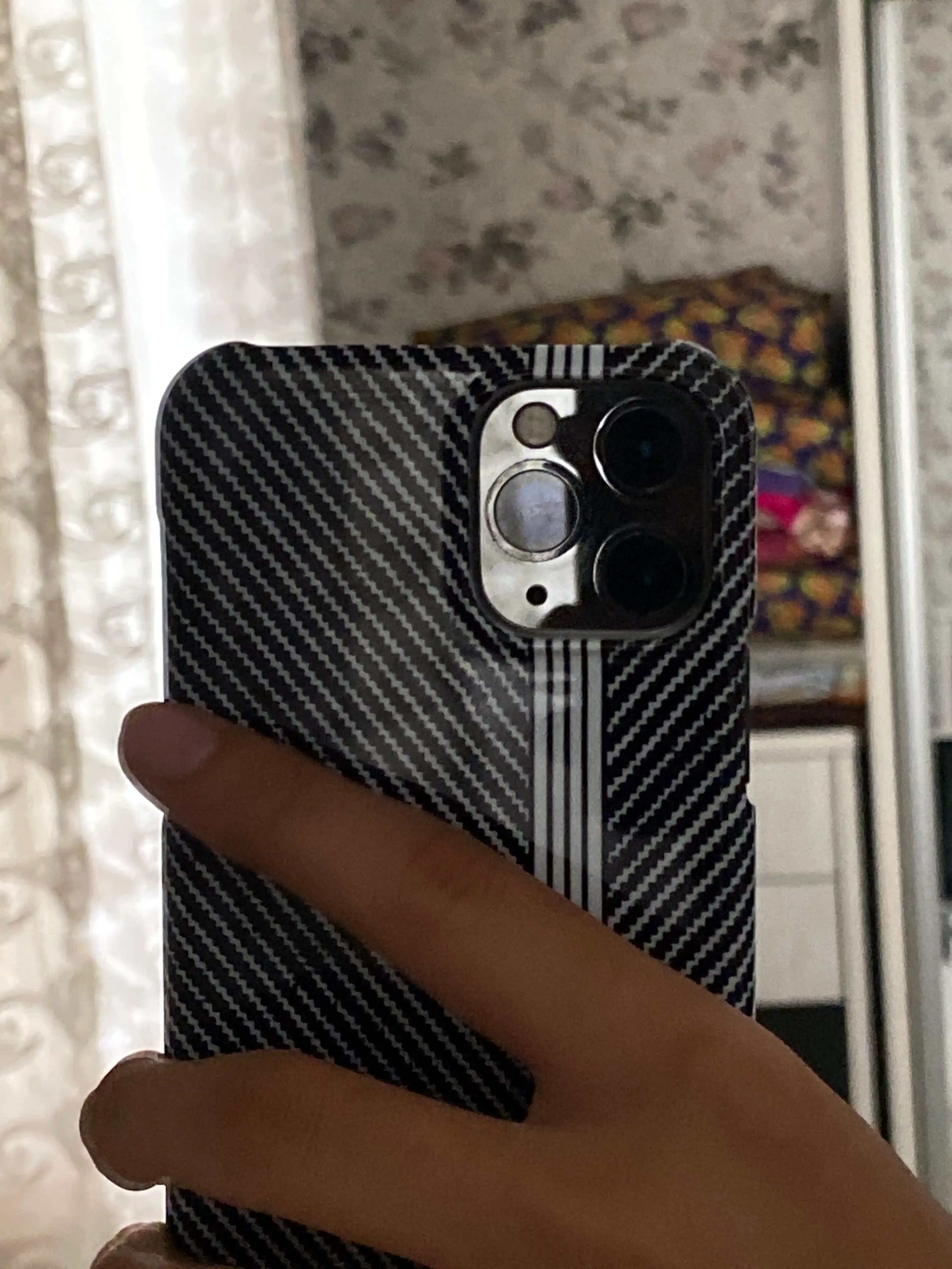 Карбоновый чехол для iPhone 11–16 Pro и Pro Max