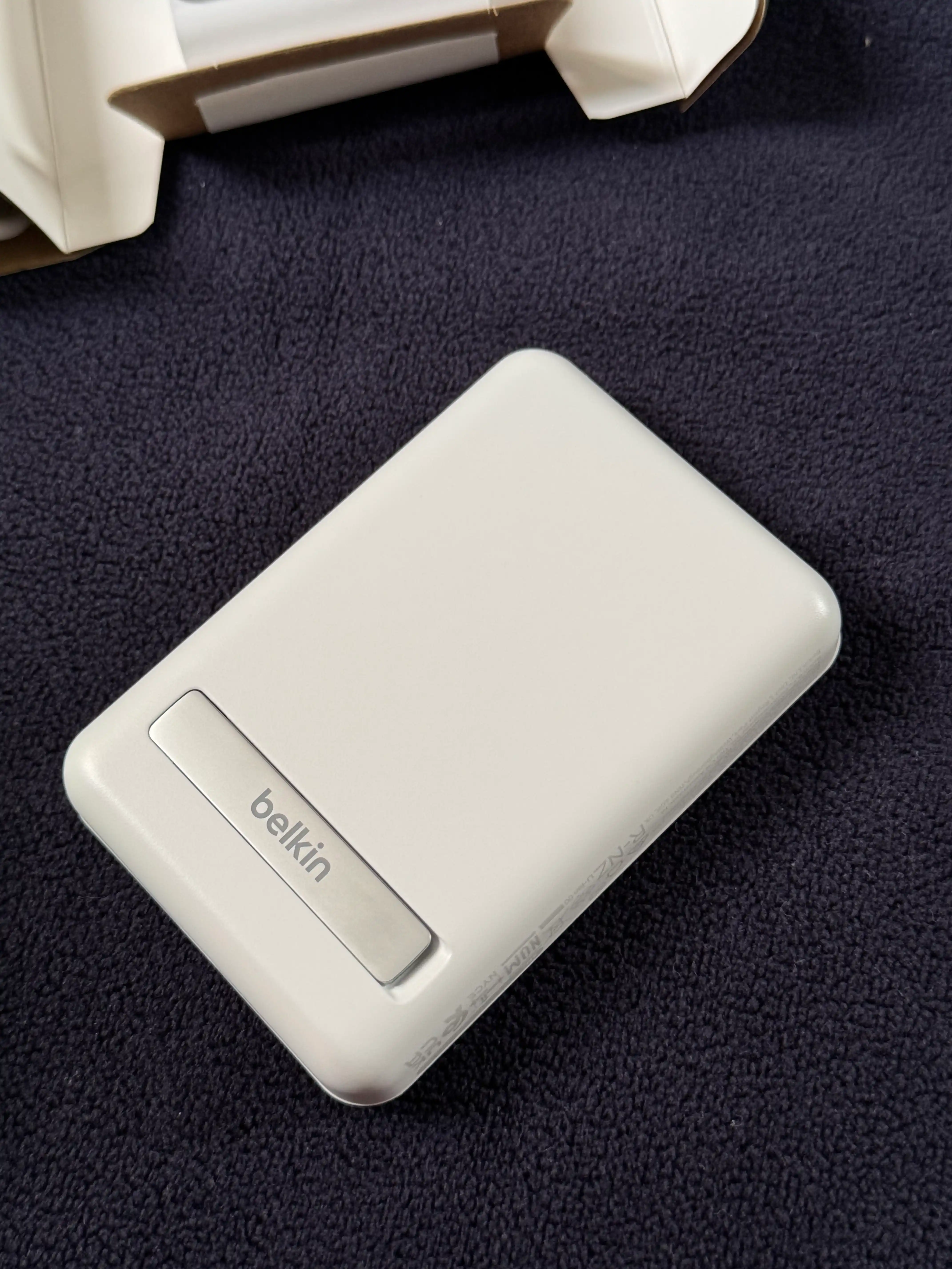 Power bank Belkin 5000 mAh soat sig‘imli, taglik uchun