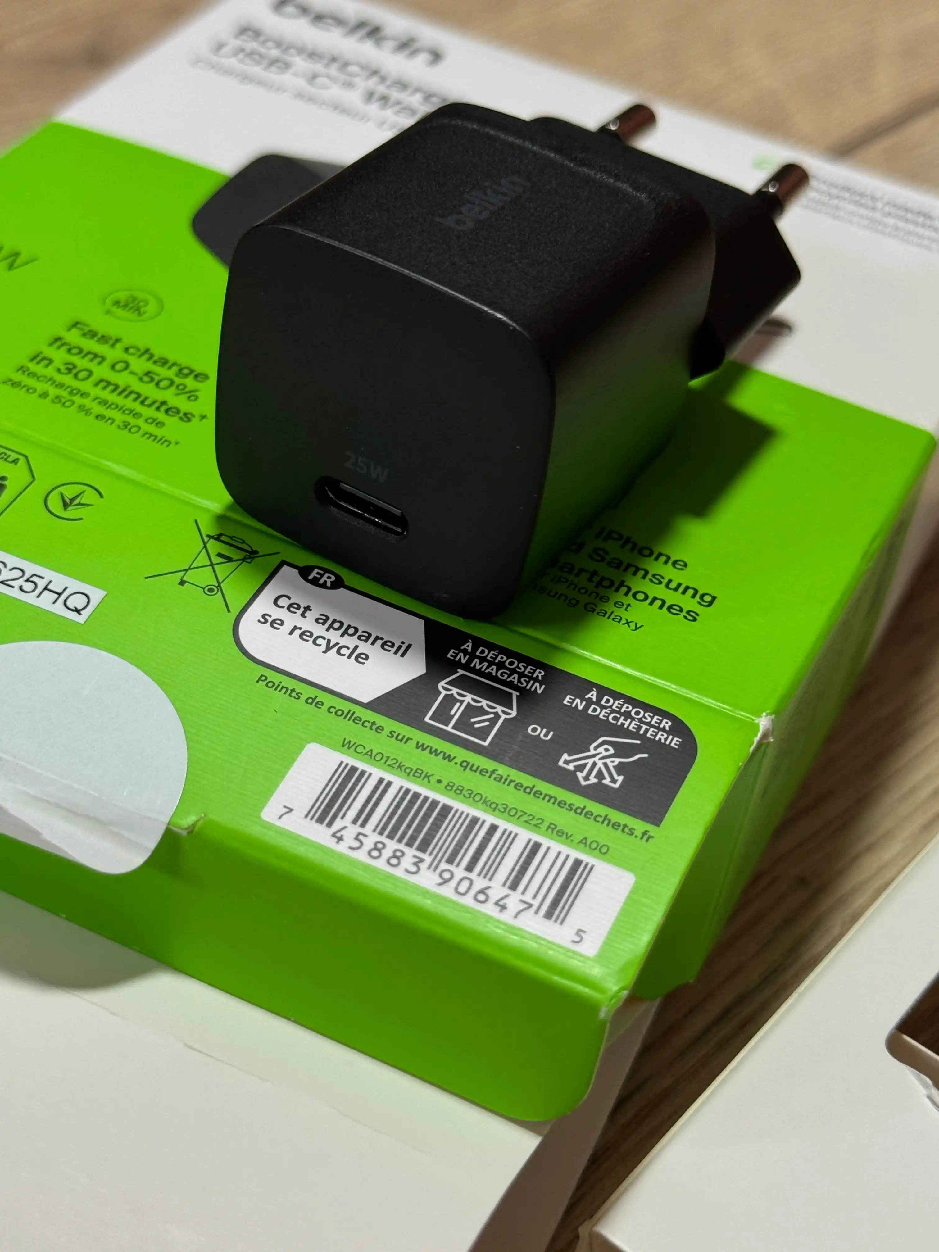 Belkin Type C zaryadkasi 25W, PD 3.1, kabel bilan, kabelsiz