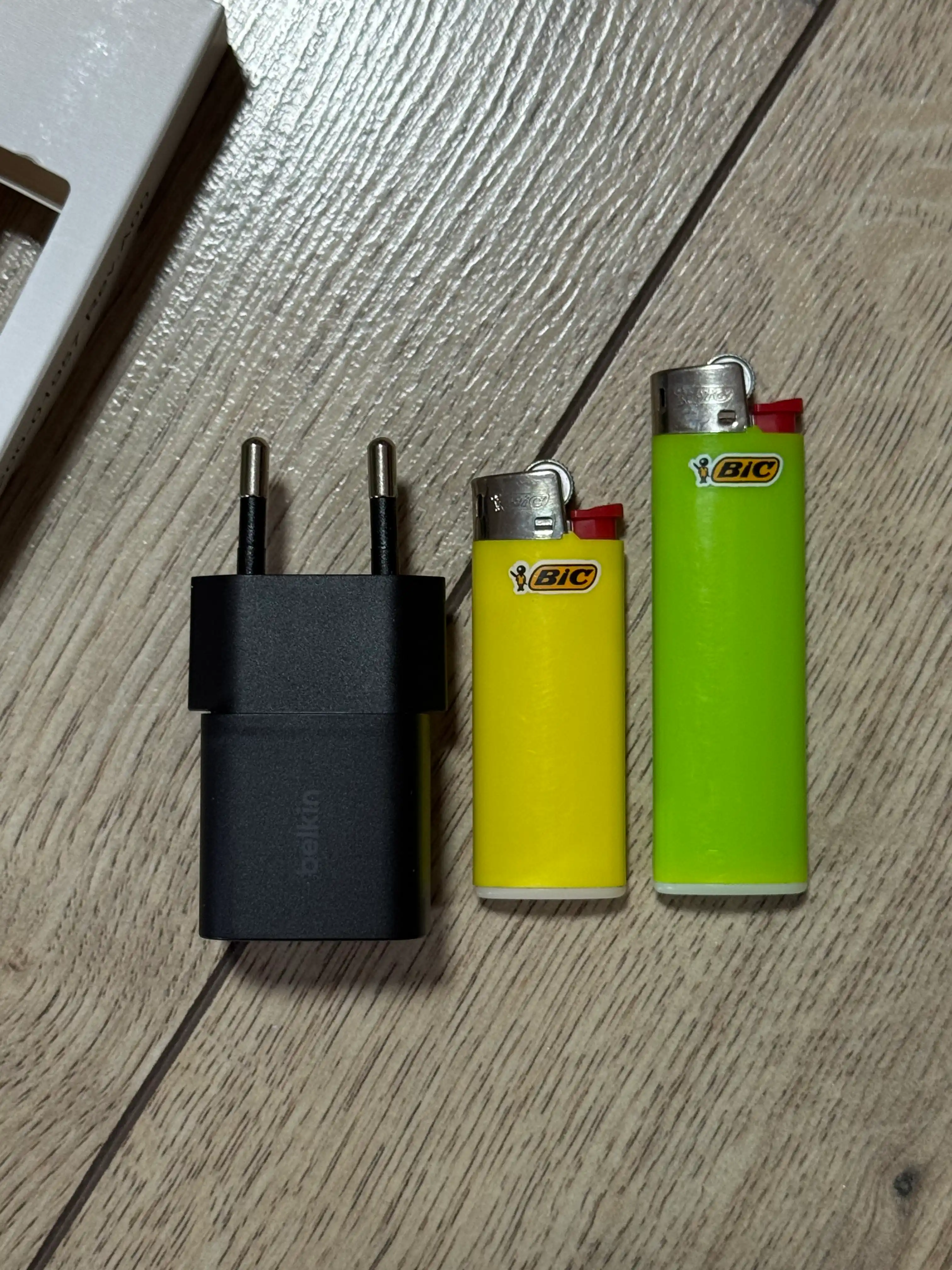 Belkin Type C zaryadkasi 25W, PD 3.1, kabel bilan, kabelsiz