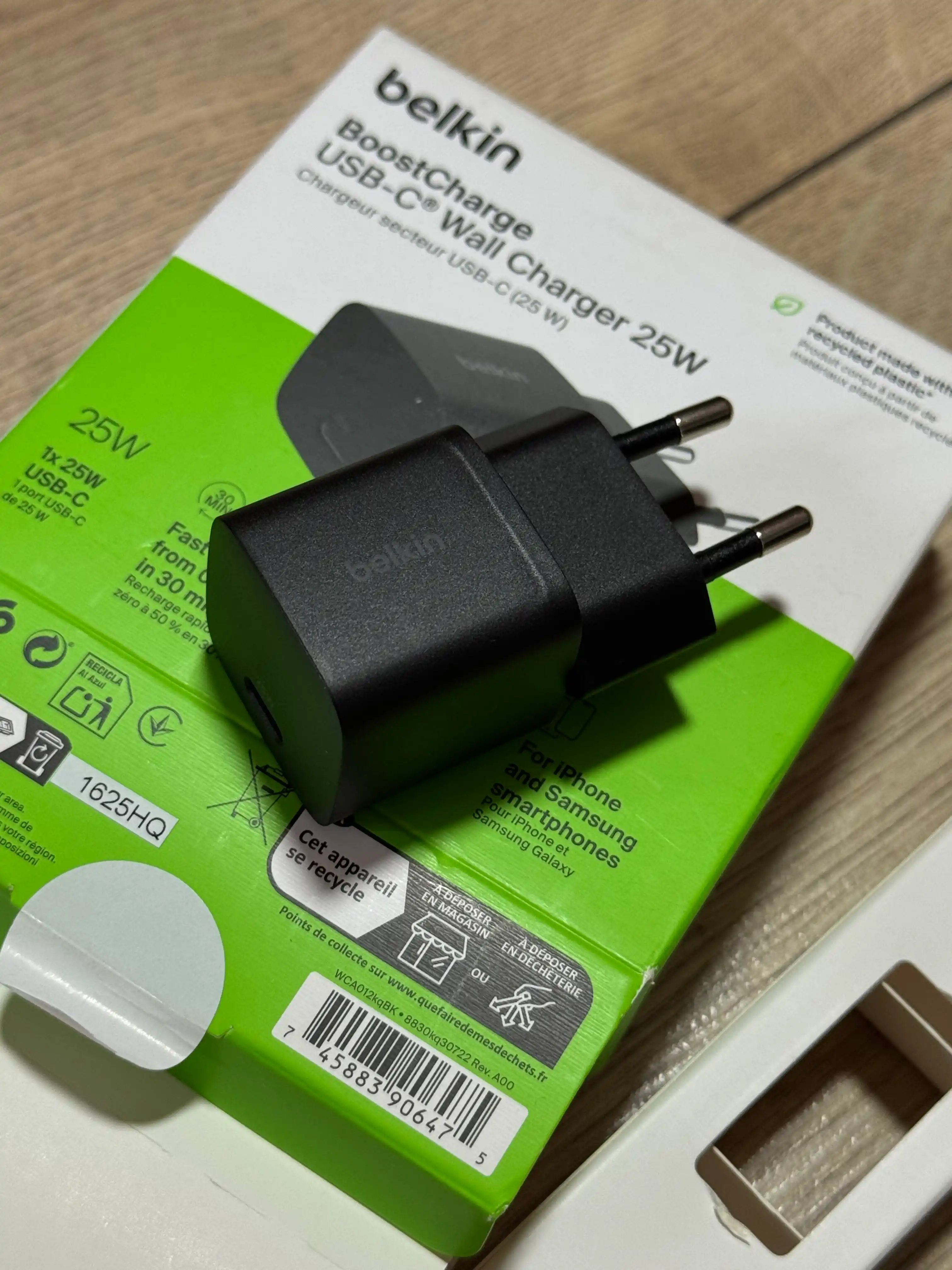 Belkin Type C zaryadkasi 25W, PD 3.1, kabel bilan, kabelsiz