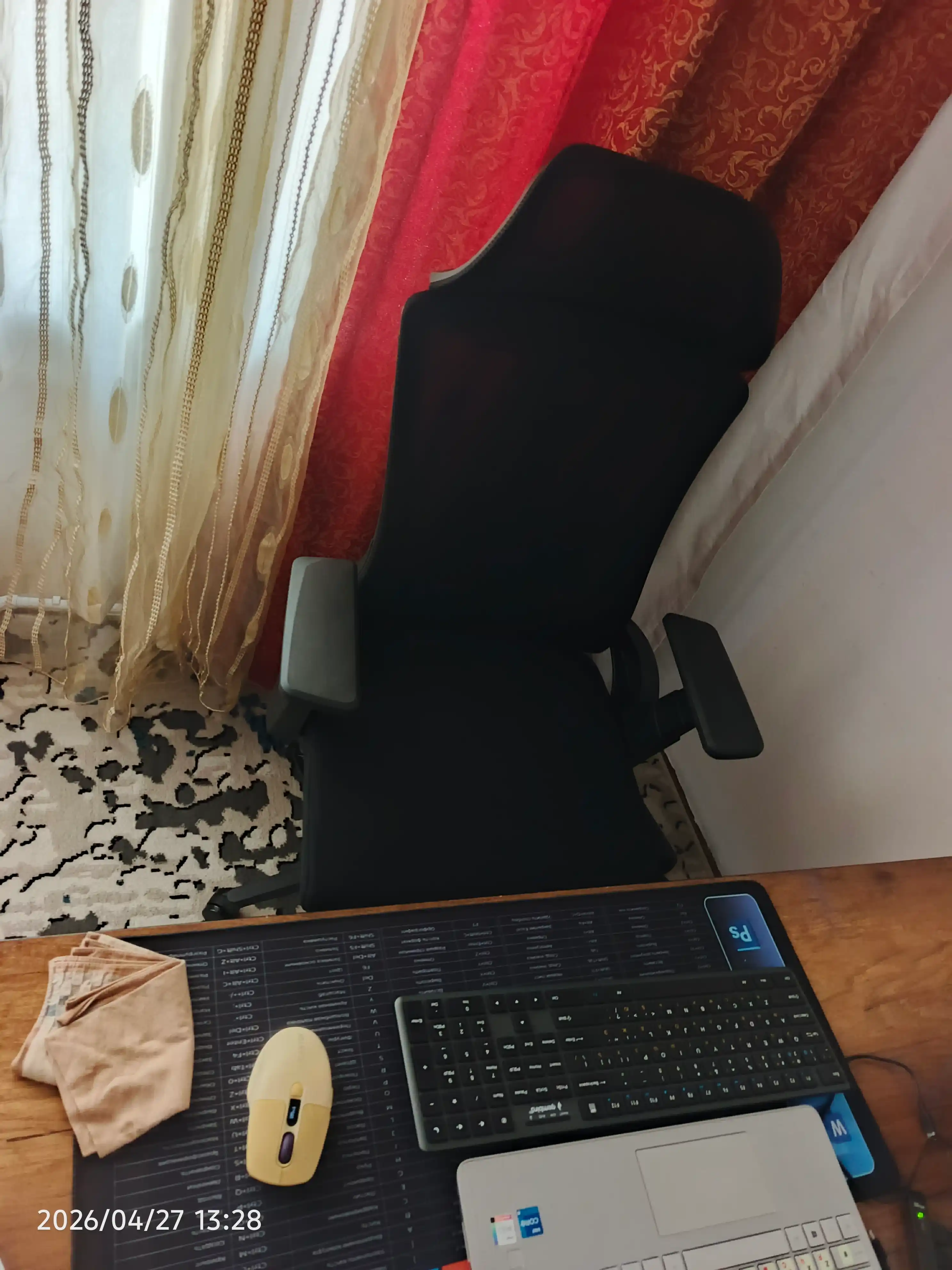 Dafna kompaniyasining Kristops ofis kreslosi, to‘rli, g‘ildirakli