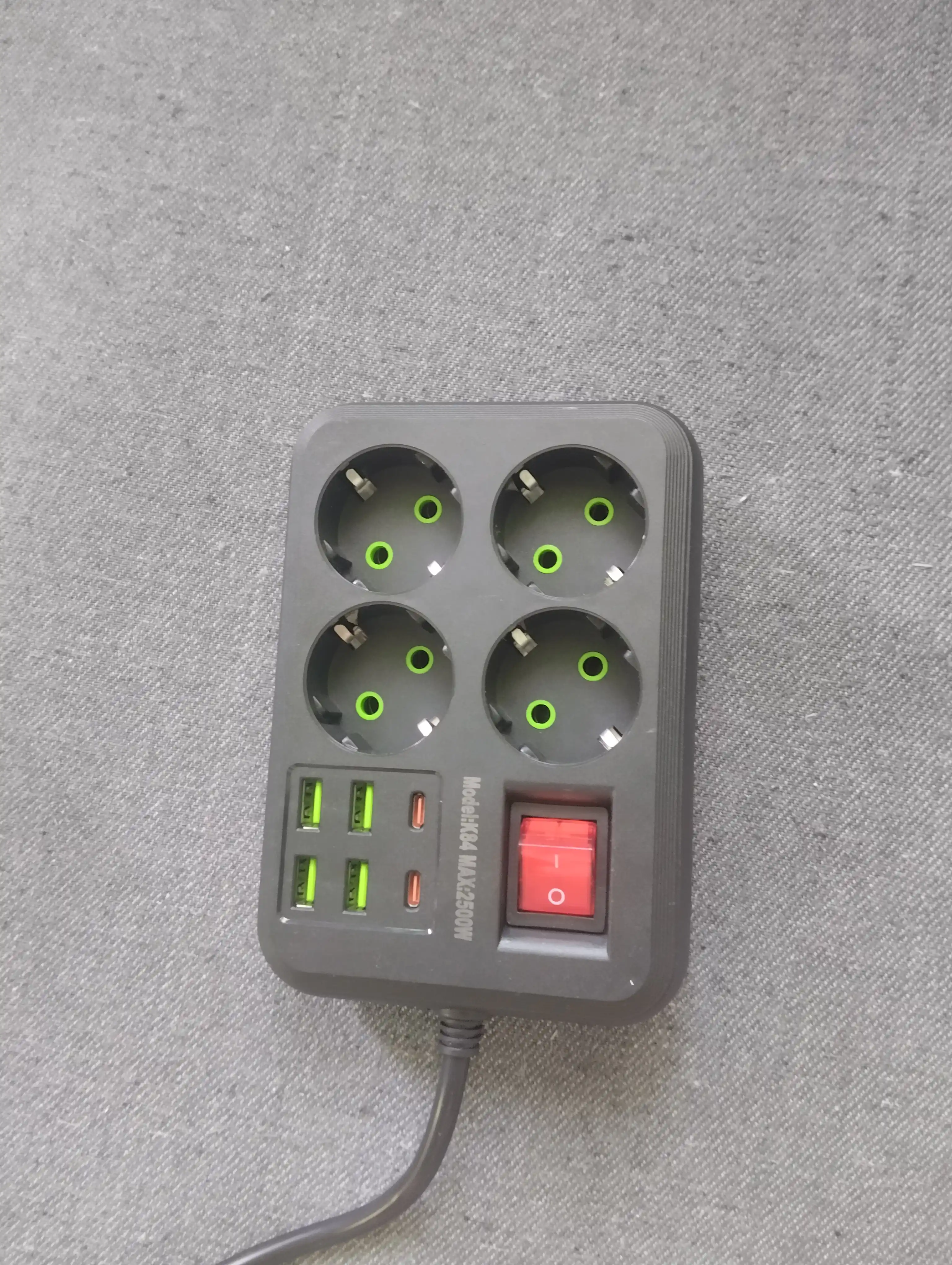 Сетевой фильтр на 6 розеток + 4 USB-порта (Type-C и USB-A) компактный, мощный и безопасный