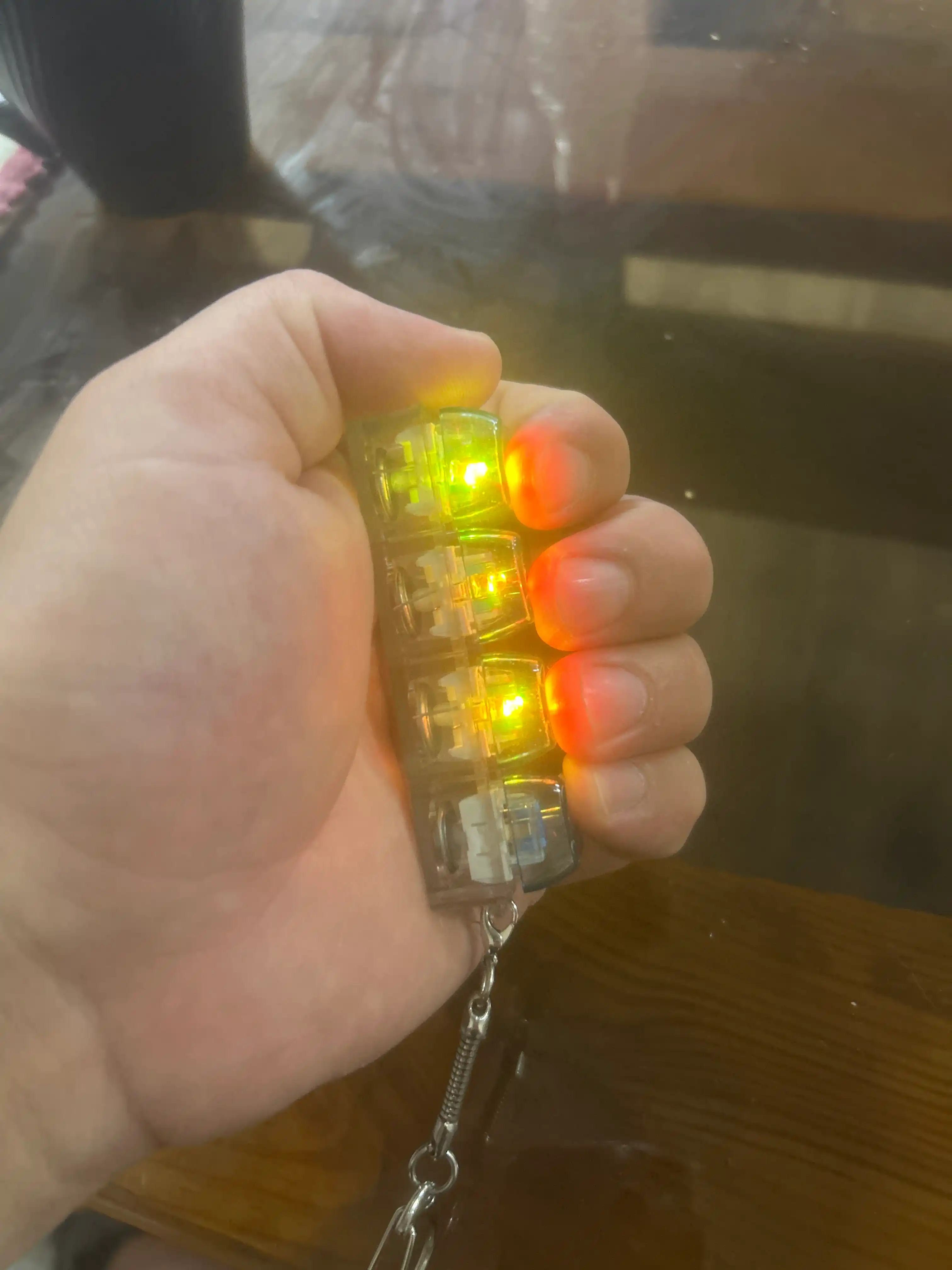 Антистрессовая клавиатура-брелок с RGB-подсветкой — гаджет, помогающий сосредоточиться