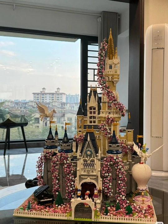 Lego Конструктор Сказочный Замок Дисней (Disney) с LED-подсветкой, 9500+ деталей