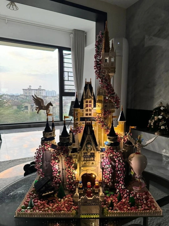 Lego Конструктор Сказочный Замок Дисней (Disney) с LED-подсветкой, 9500+ деталей