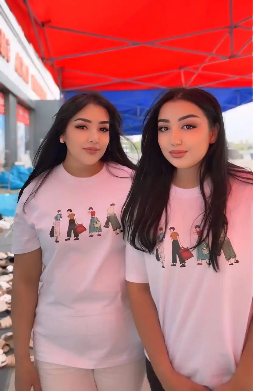 Ayollar futbolkasi