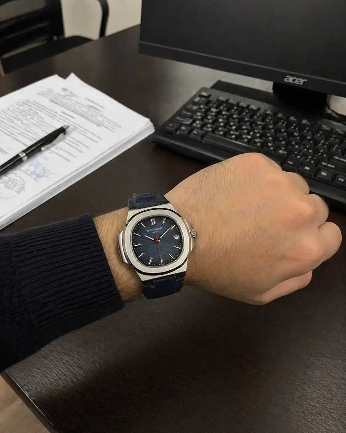 Erkaklar qo'l soati Patek, charm tasmali, sana, kvarts mexanizm, klassik qo'l soati