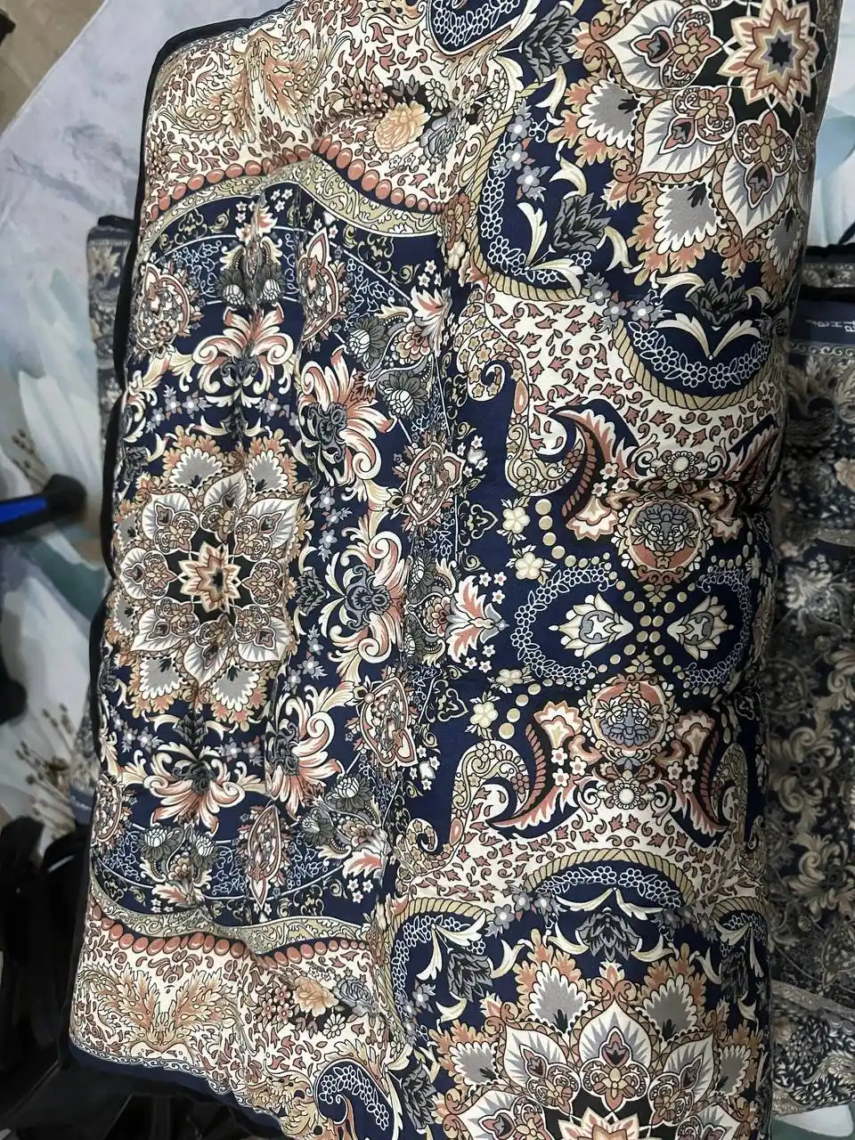 An’anaviy ko‘rpacha, 200×70 va 80 sm, qo‘lda tikilgan, qulaylik va iliqlik