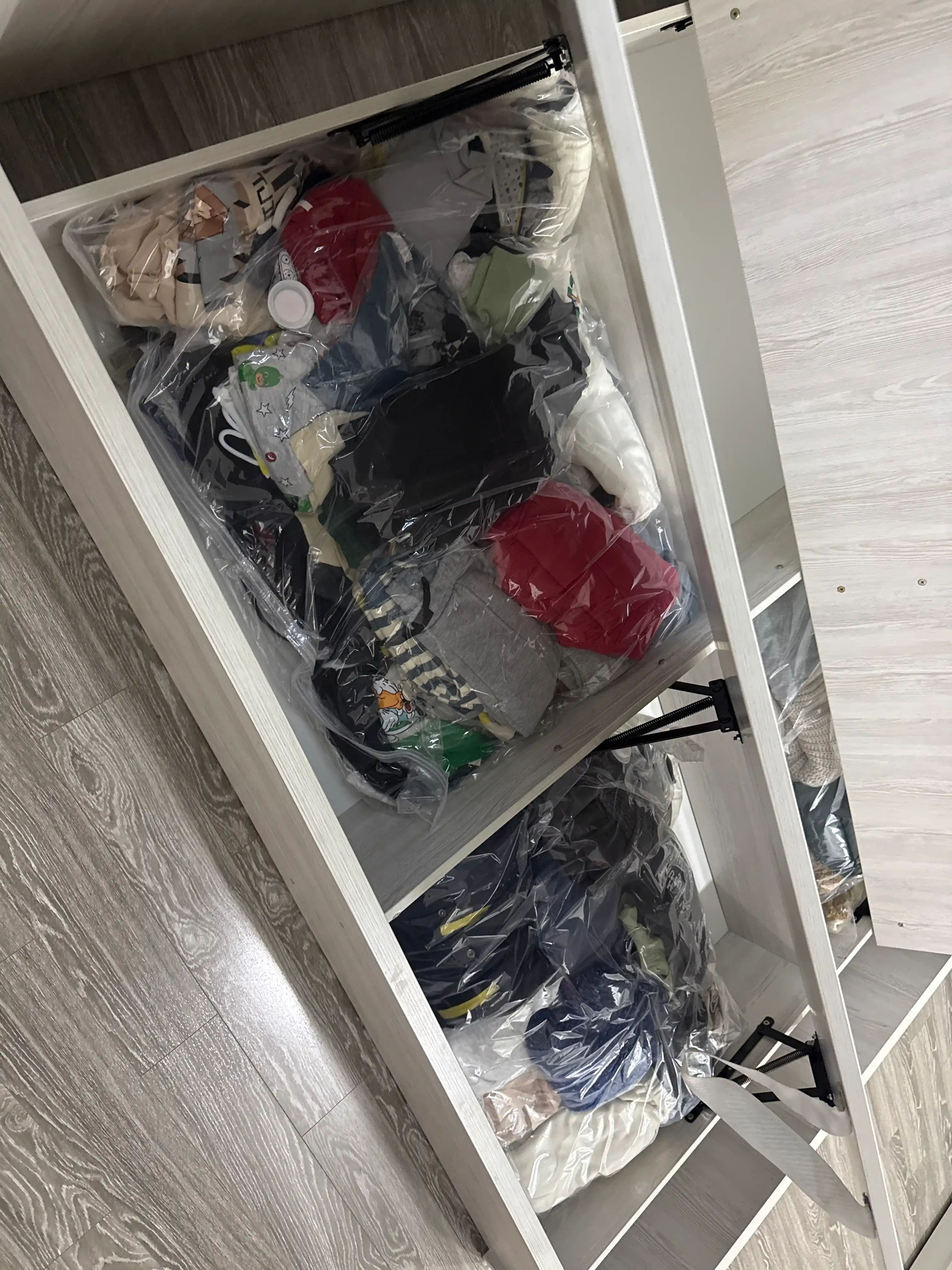 Kiyim-kechak va buyumlarni saqlash uchun vakuumli paketlar