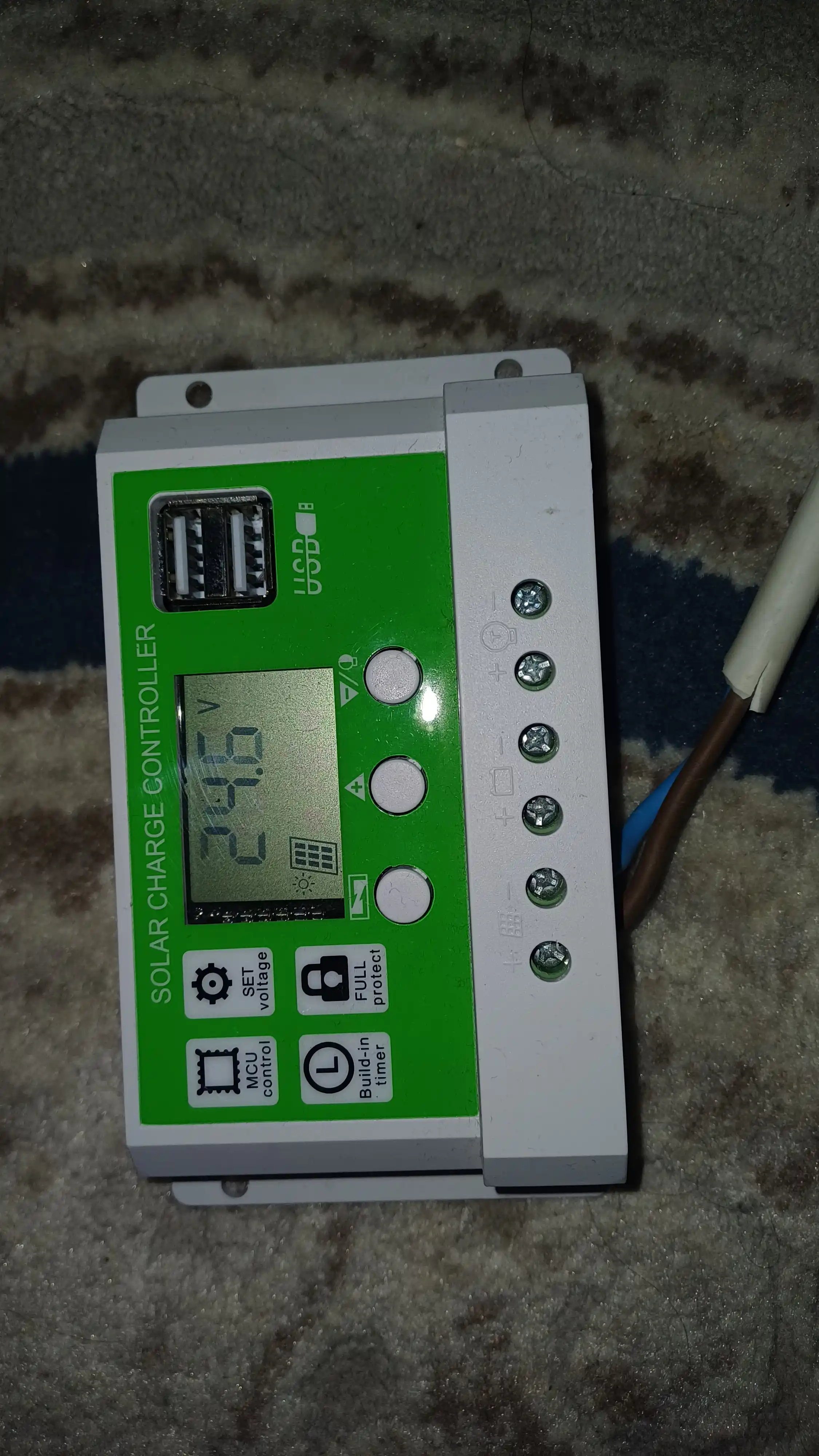 Контроллер заряда солнечной батареи PWM 10A 12V/24V