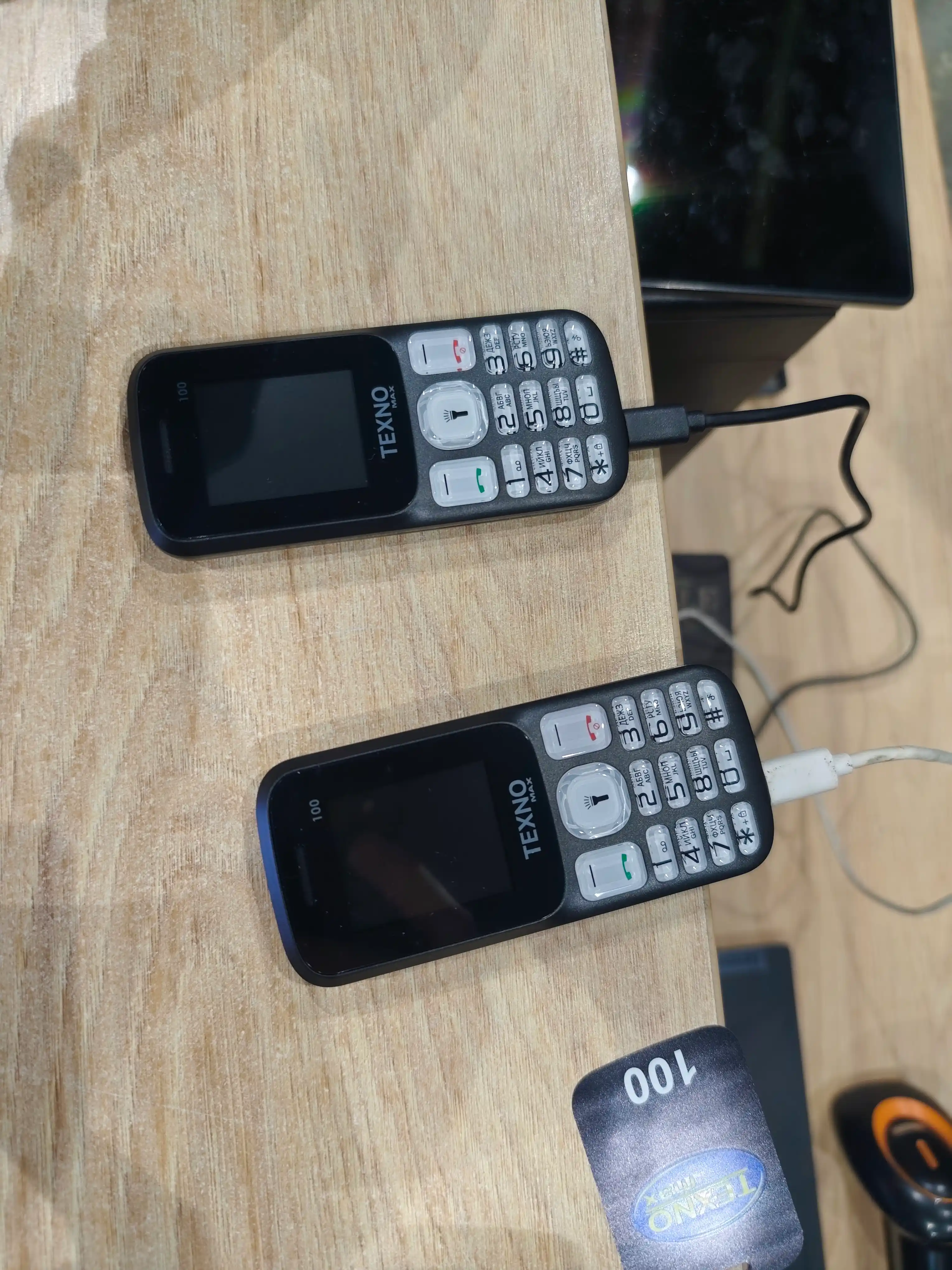 Knopkali Telefon Texnomax 100 Protsessor SPD 6533, 2 sim karta, FM radio, MP3, Ovoz yozish