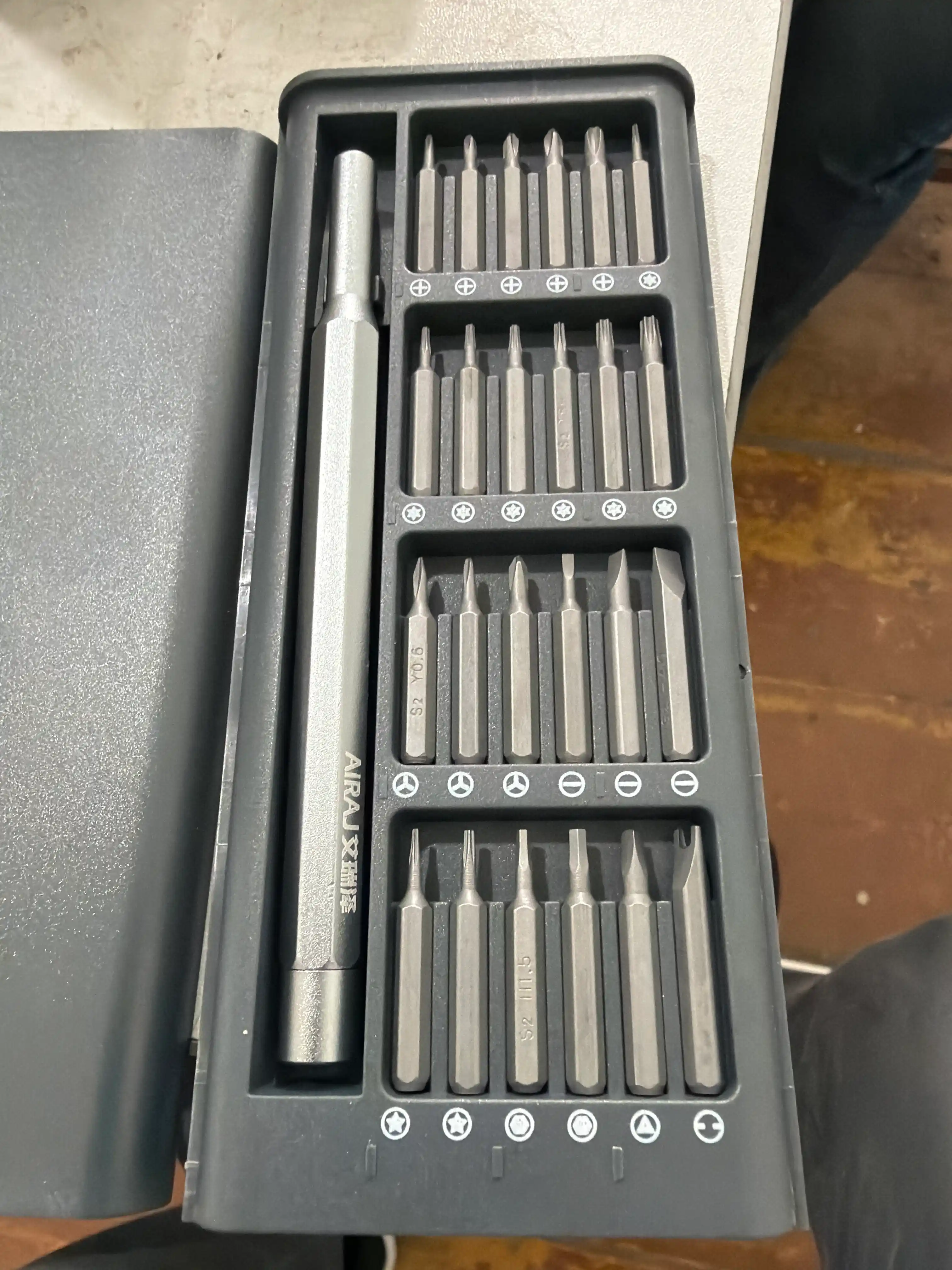 Tornavidalar to'plami, telefon va elektron uskunalarni ta'mirlash uchun bit
