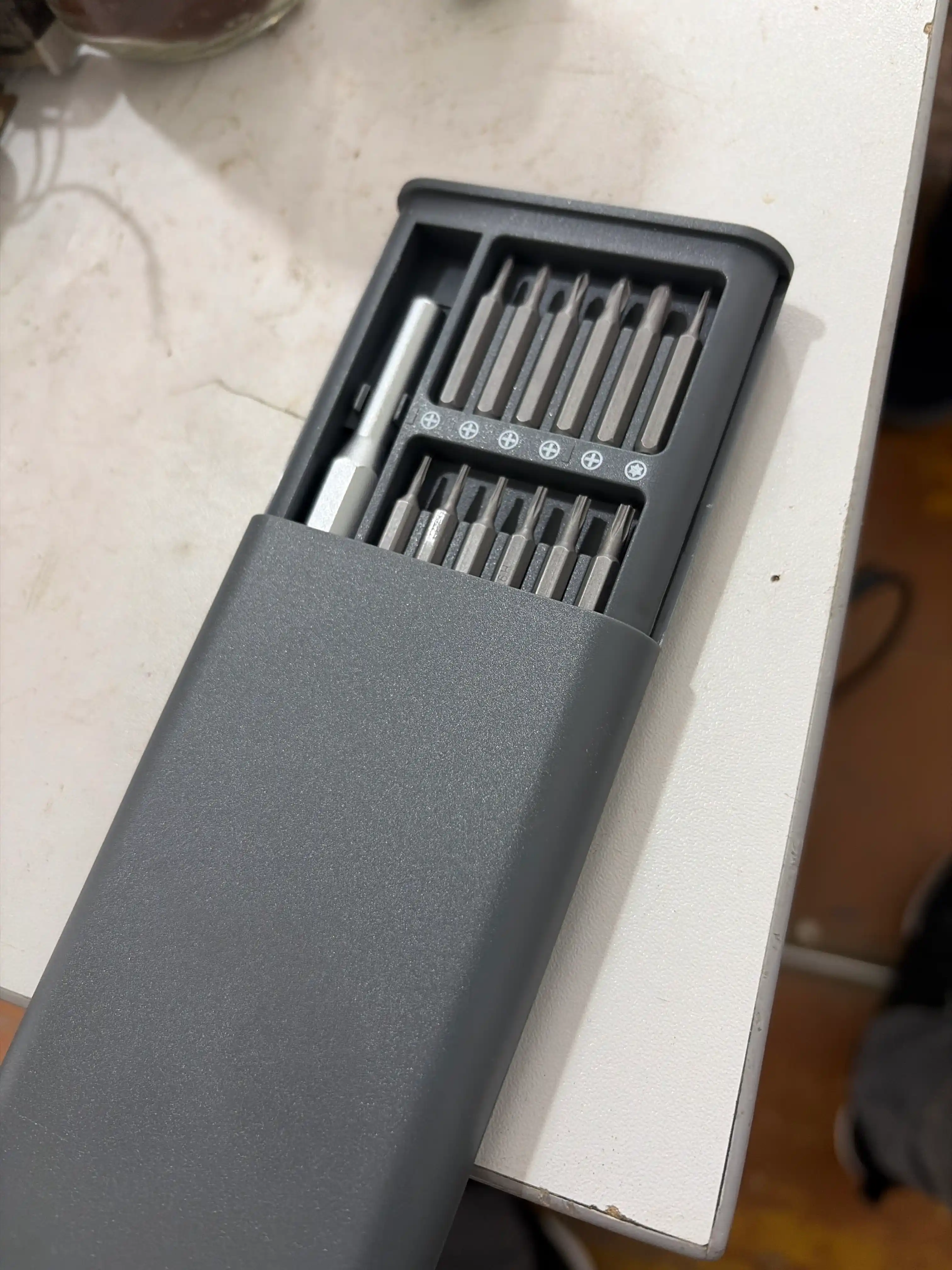 Tornavidalar to'plami, telefon va elektron uskunalarni ta'mirlash uchun bit