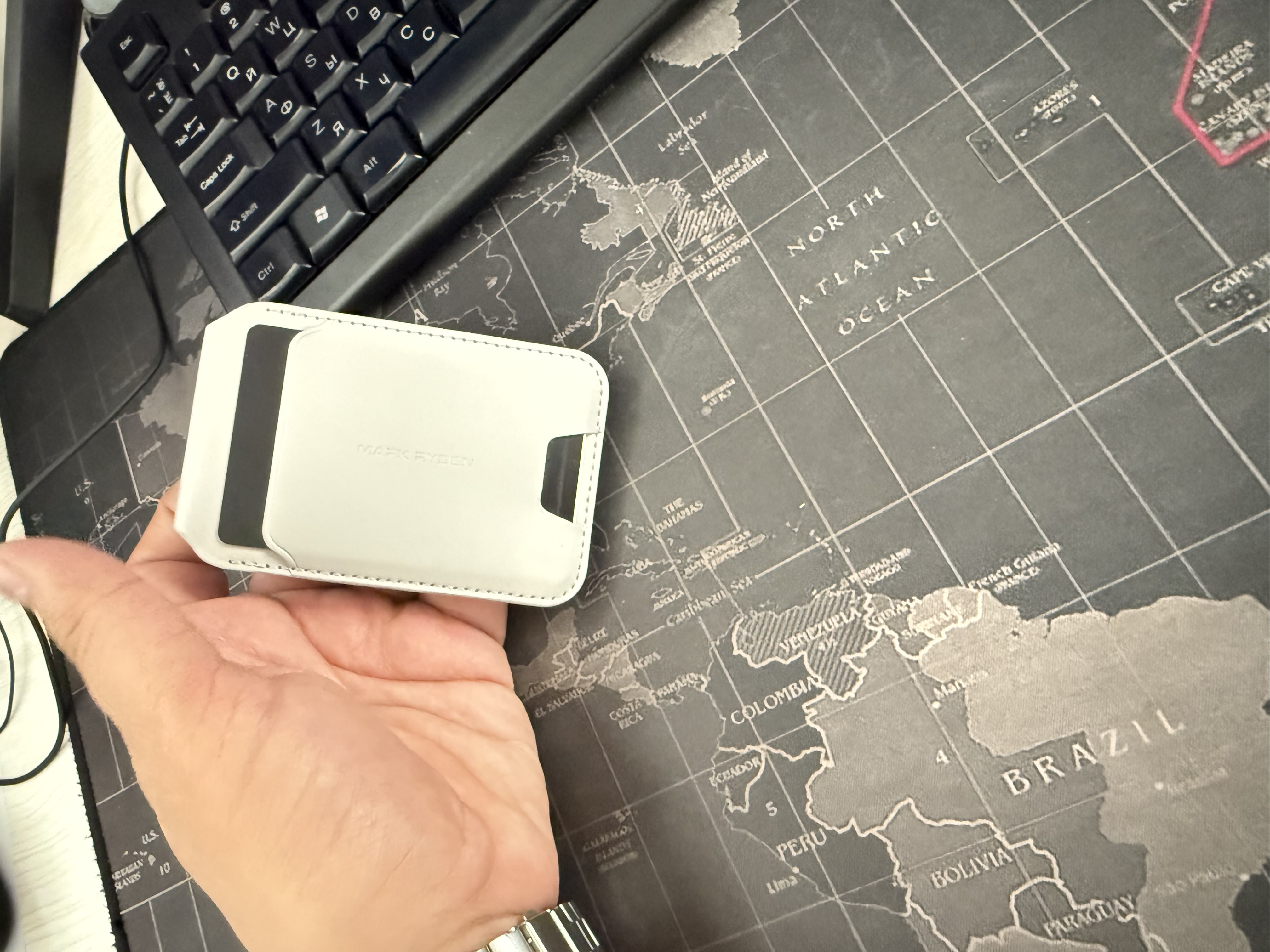 Кардхолдер Mark Ryden MR21 MagSafe для iPhone с RFID защитой