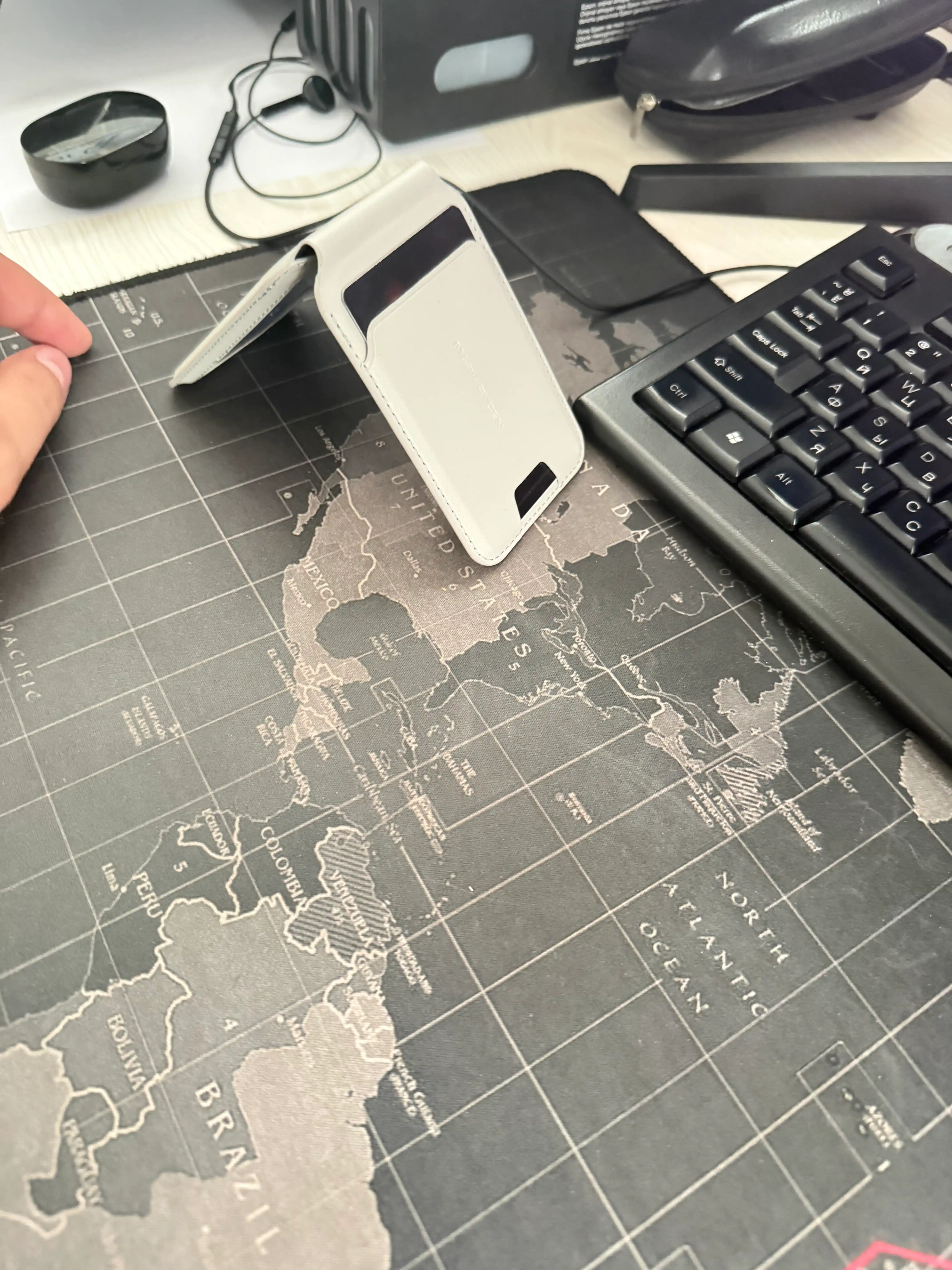 Кардхолдер Mark Ryden MR21 MagSafe для iPhone с RFID защитой
