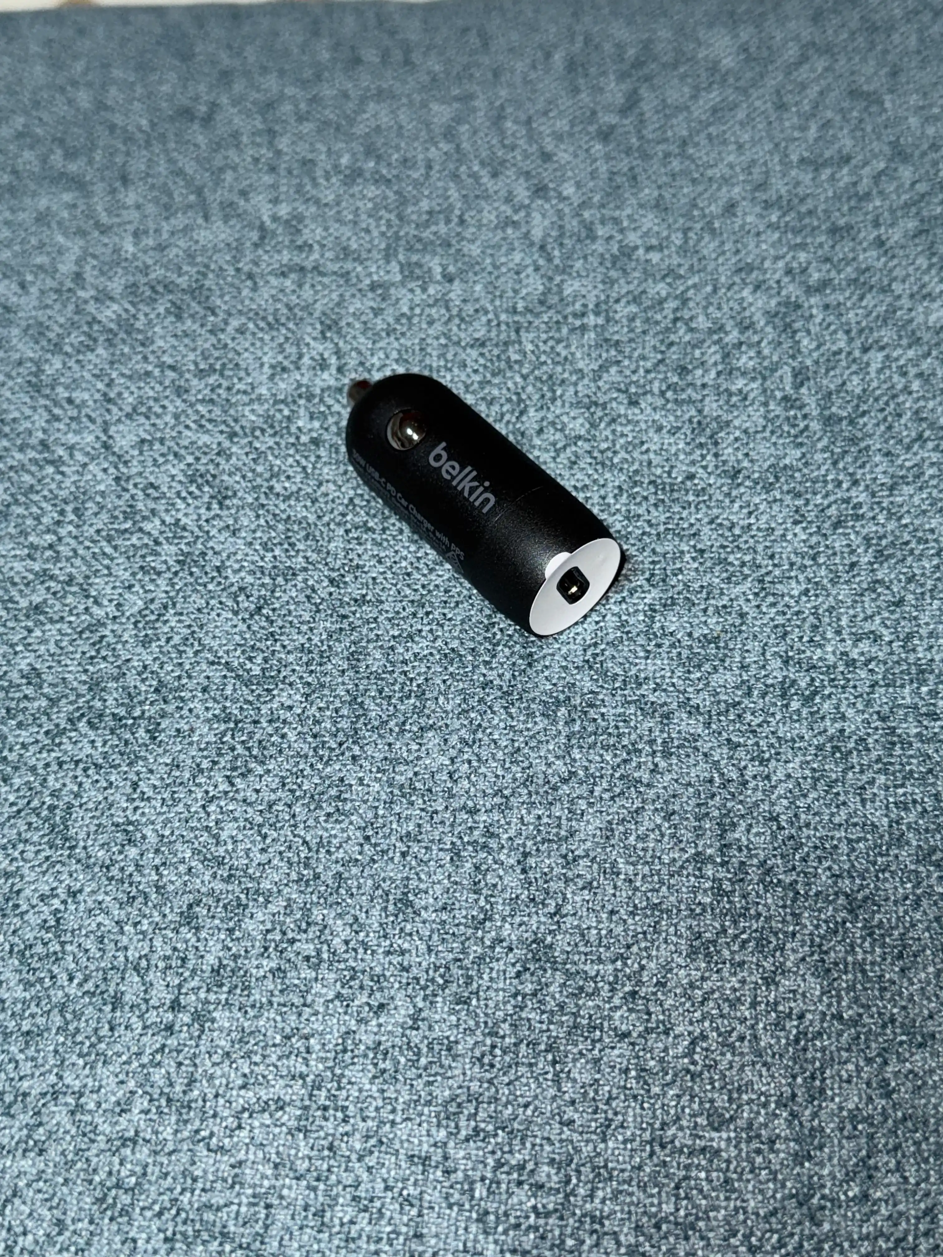 Avtomobil zaryadkasi Belkin Type C 30W, PPS, kabel bilan