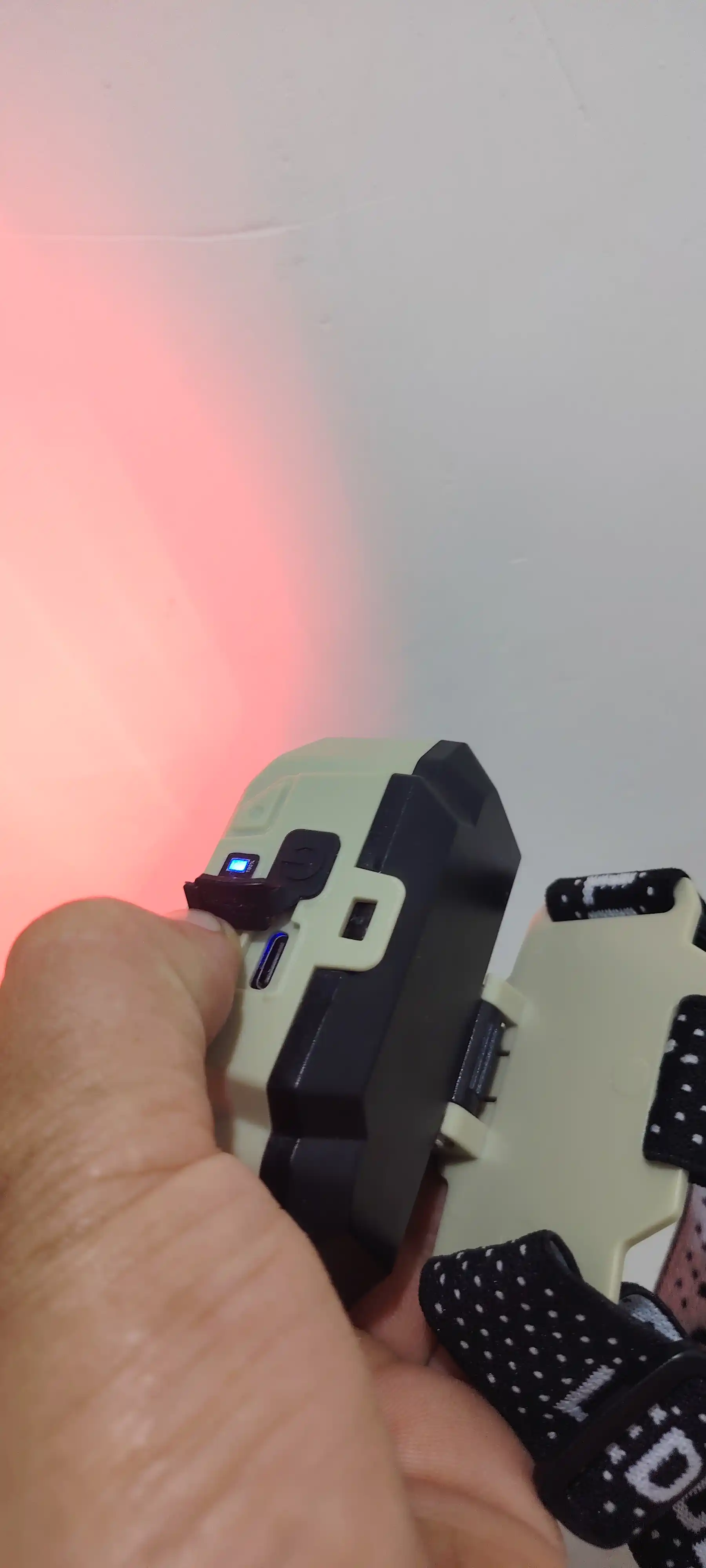 HX-816 peshona fonari - kuchli, yorug‘lik manbai LED fonar fanar