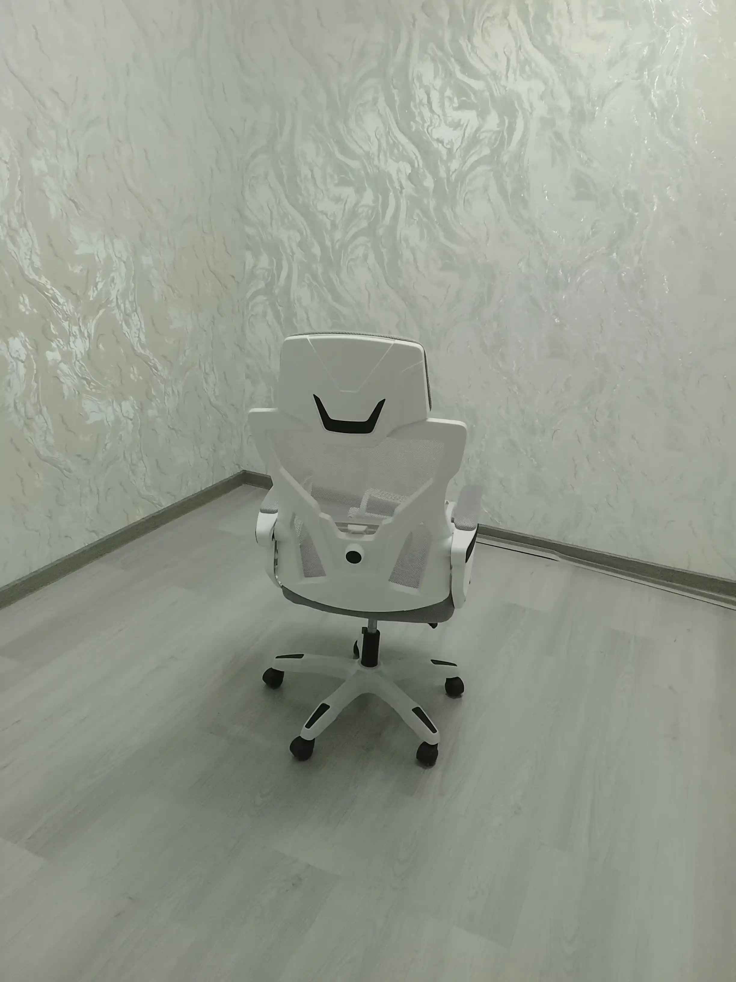 Ofis kreslosi, ergonomik,sozlanuvchan bosh suyanchig'i va bel suyanchig'i