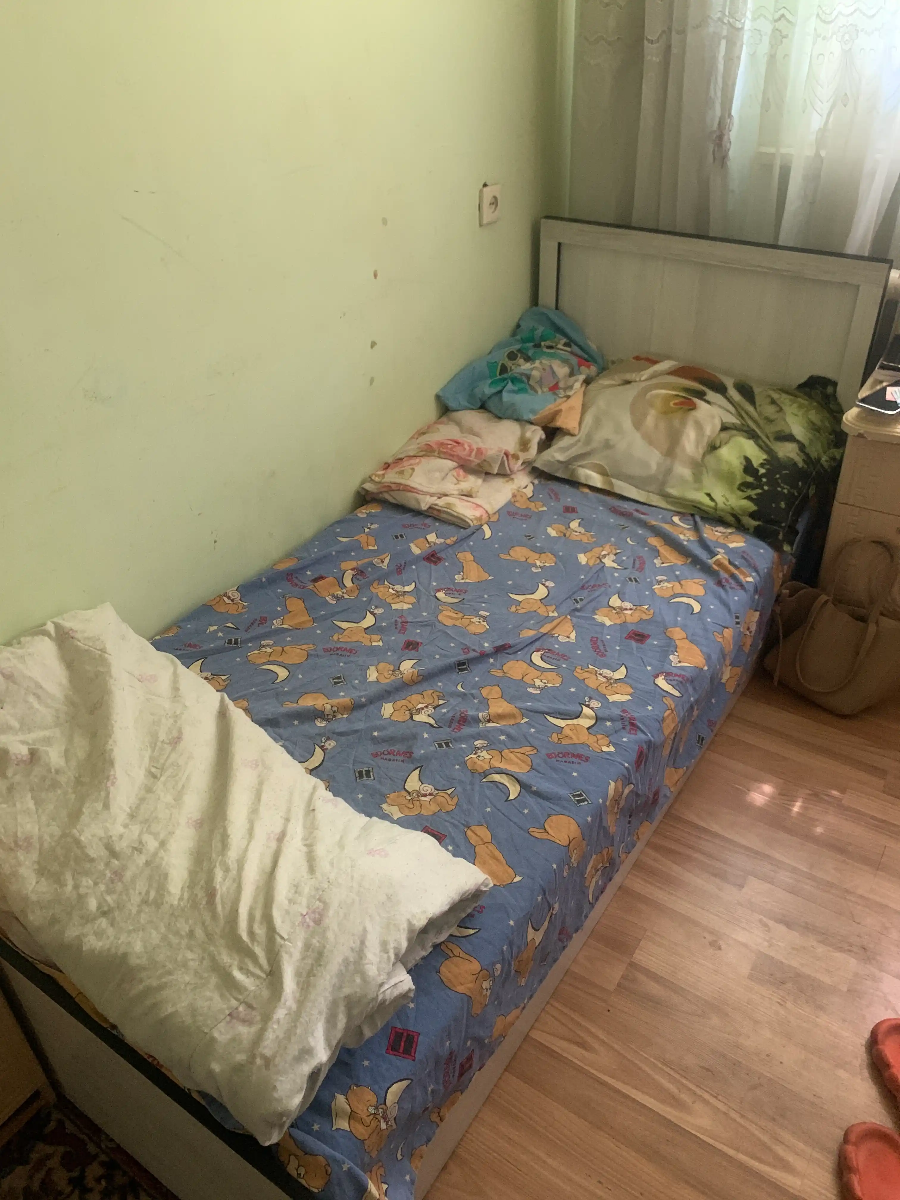 Bir kishilik to'shak, matras bilan