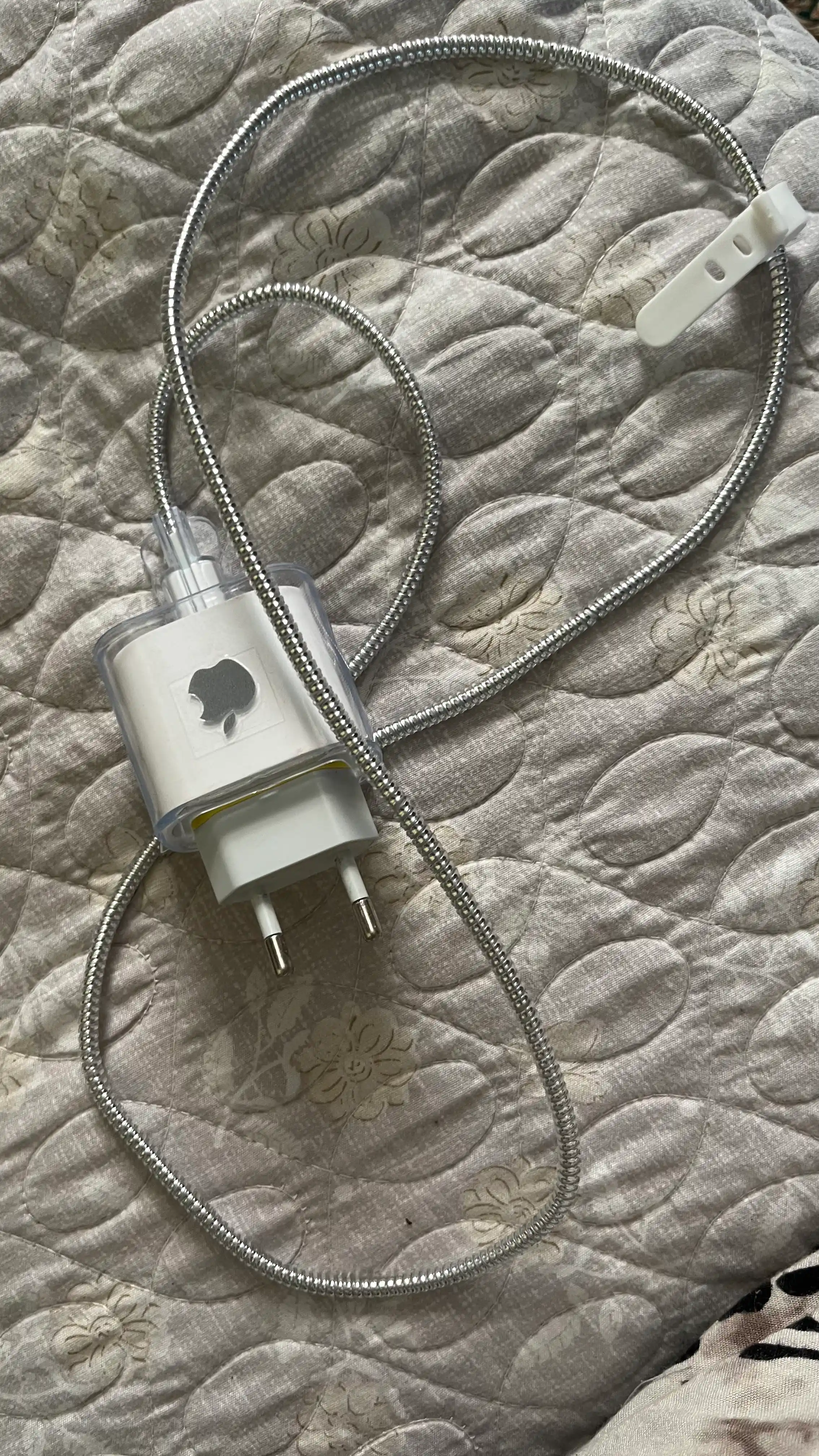 Защитный чехол для зарядного устройства iPhone