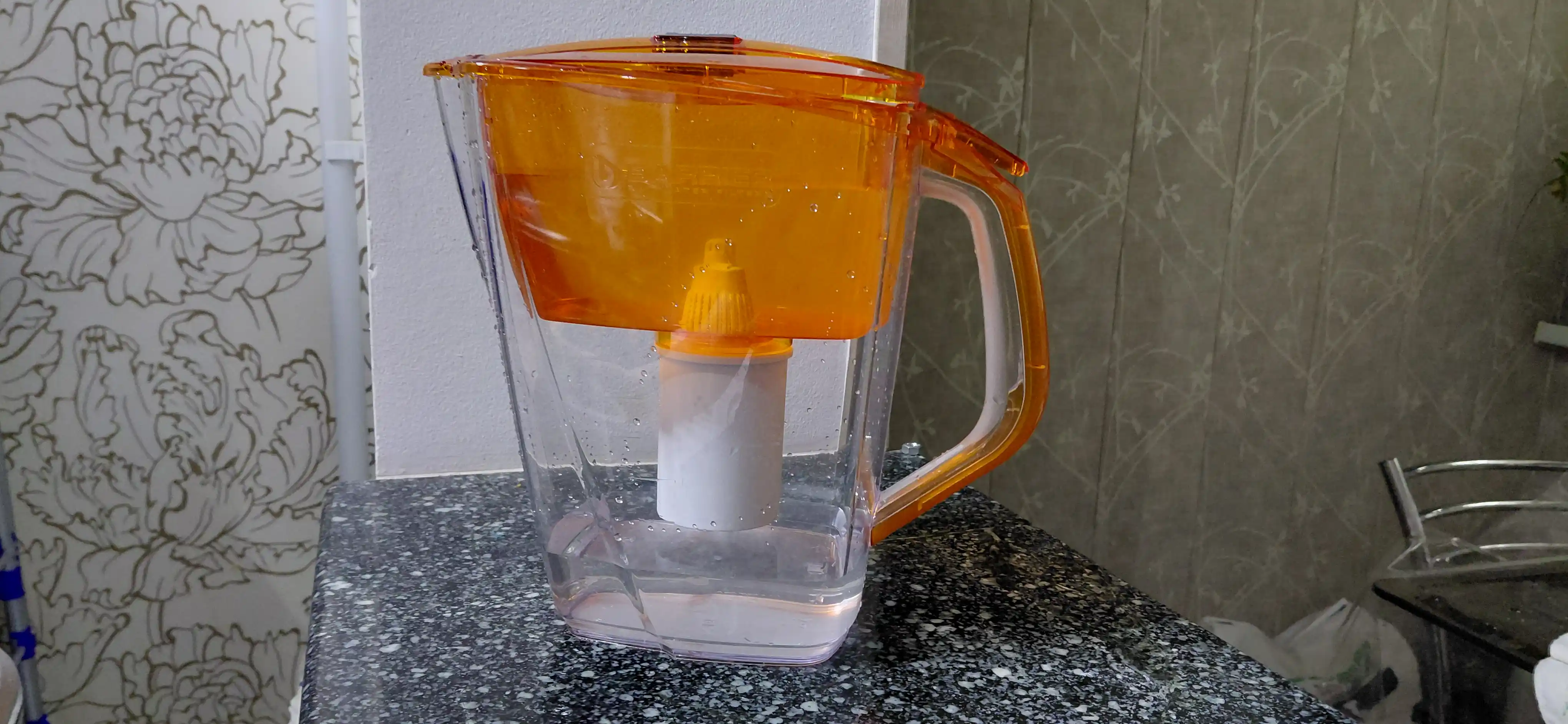 Filtrli ko'za suv uchun kartrij va resurs ko'rsatkichi bilan Baryer Grand Neo amber, 4,2 l