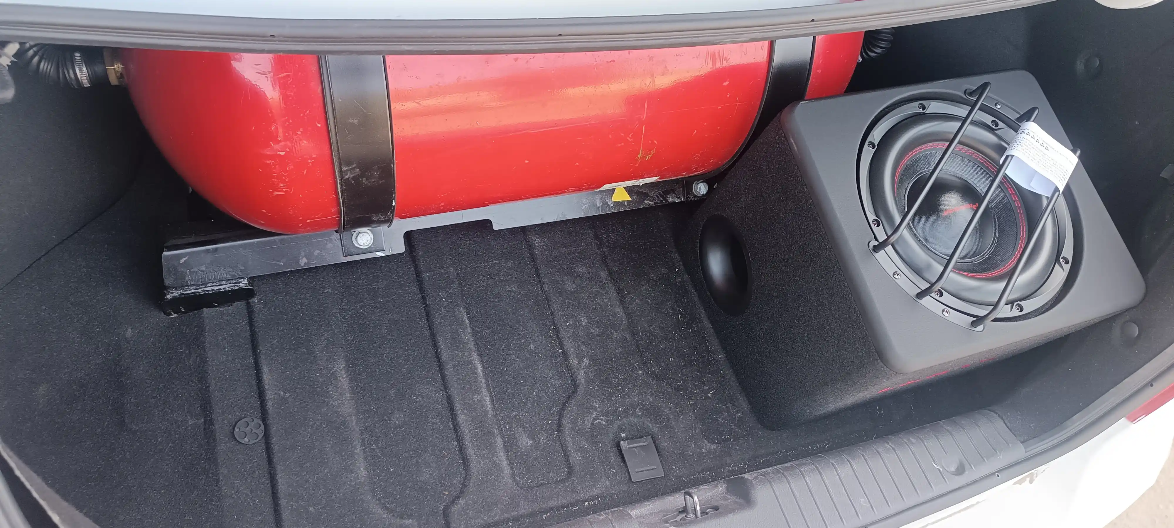 Pioneer Sambufer 10 dyum Bass Universal aktivniy Subwoofer Usiliteli o’zi bilan