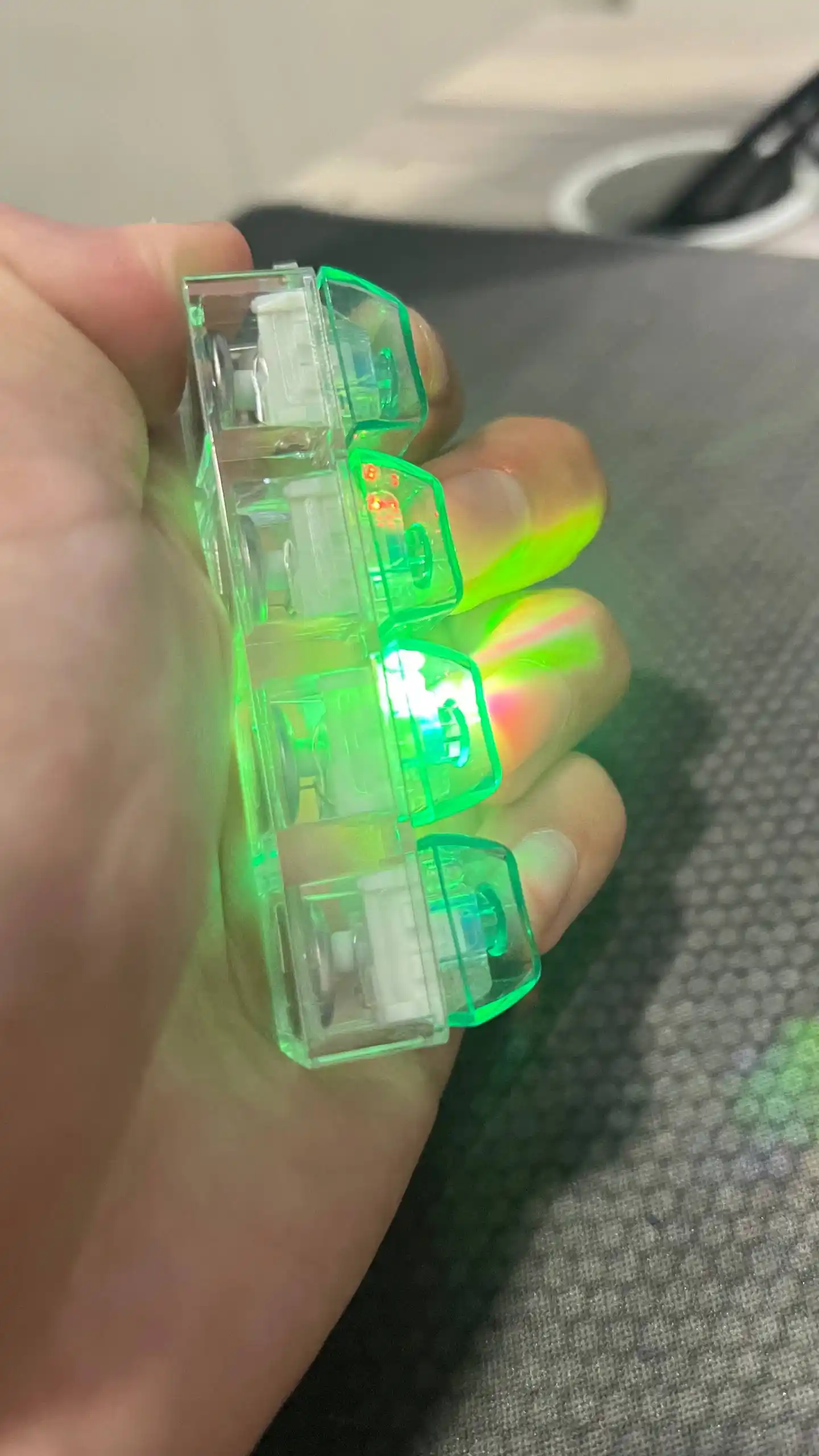 Антистресс брелок-клавиатура — гаджет с RGB-подсветкой для концентрации внимания