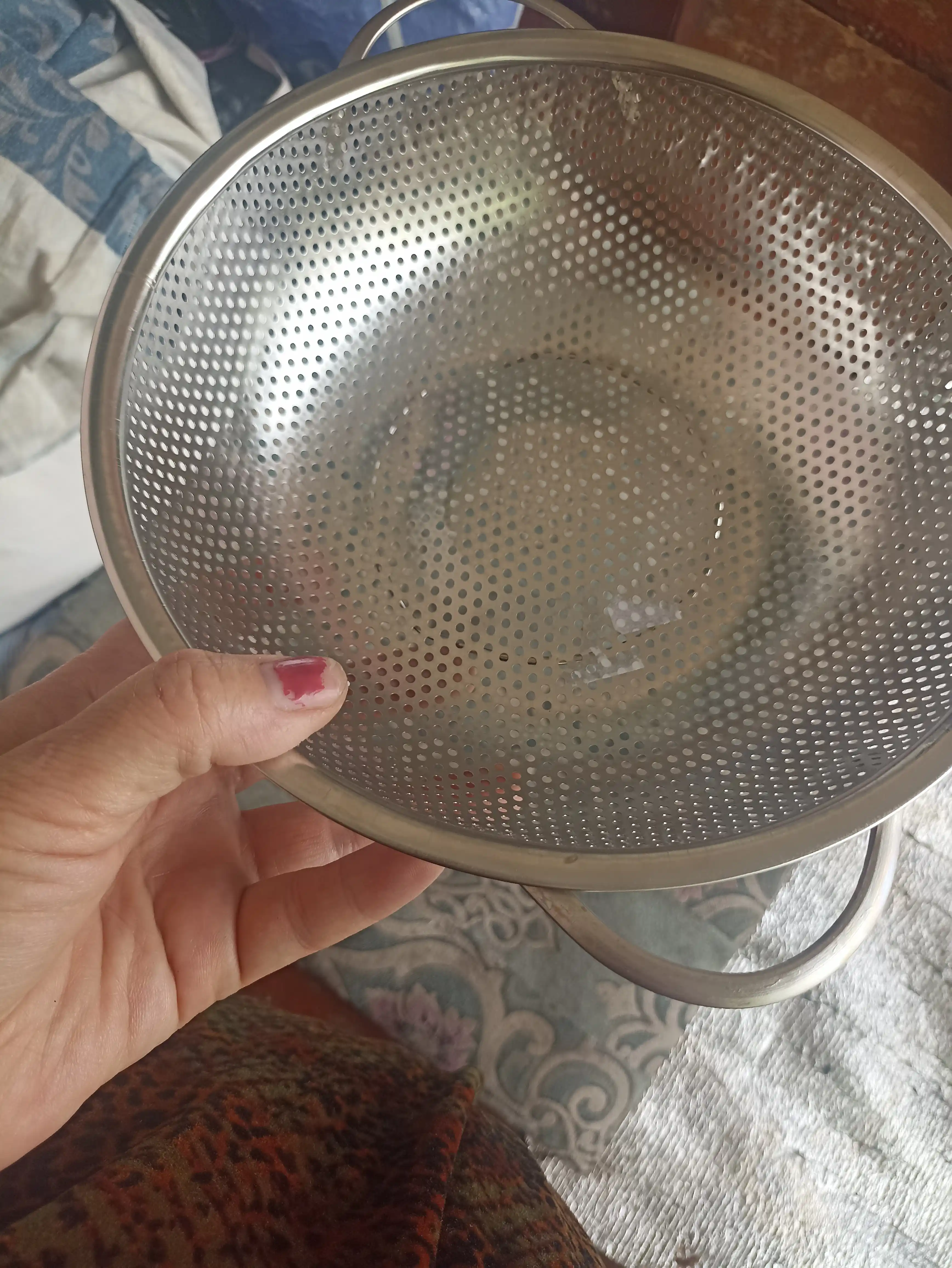Zanglamaydigan po‘latdan tayyorlangan süzgichlar to‘plami, oltin rang