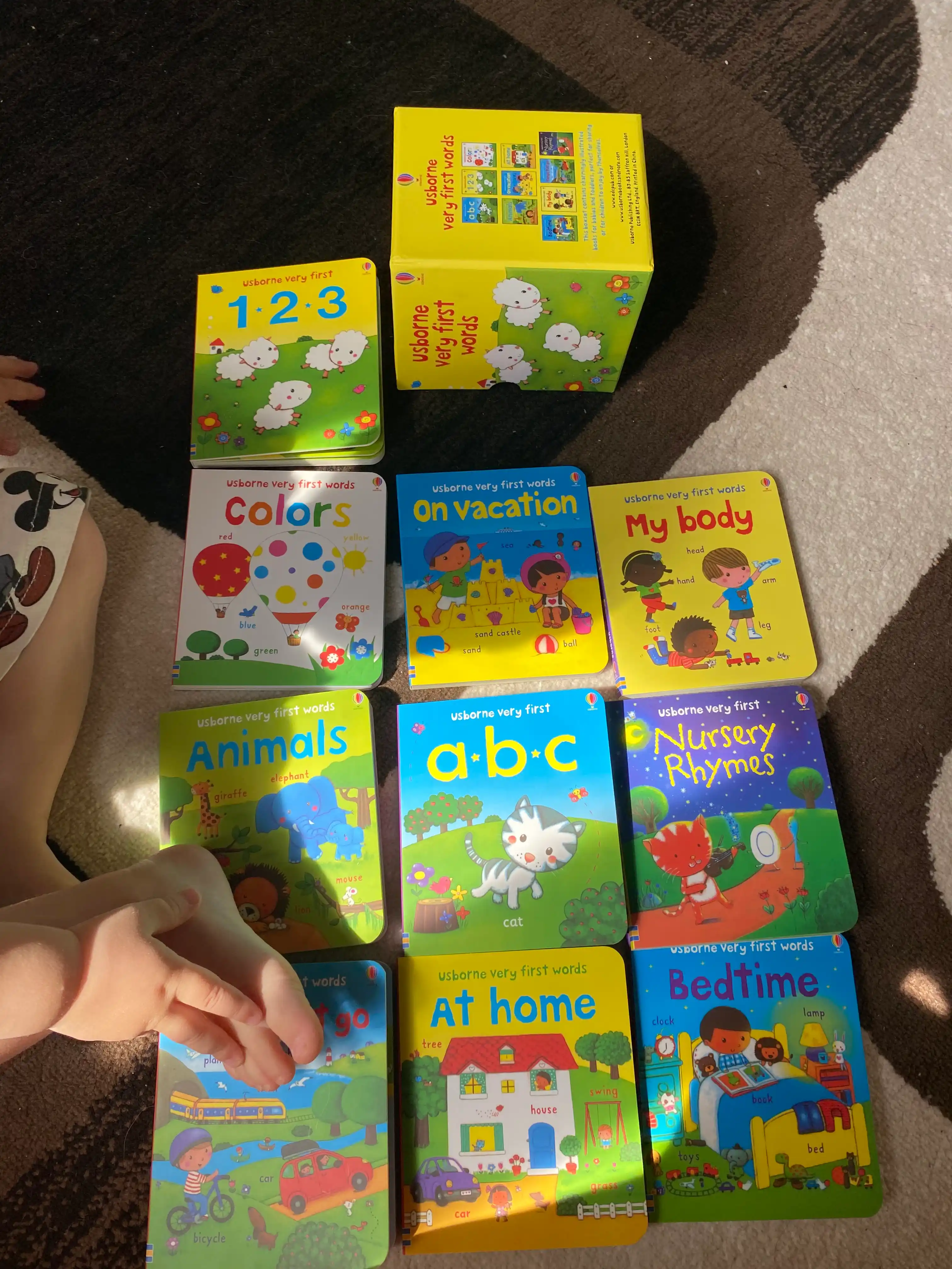Usborne Very First Words —  10 ta rivojlantiruvchi karton kitoblar to`plami