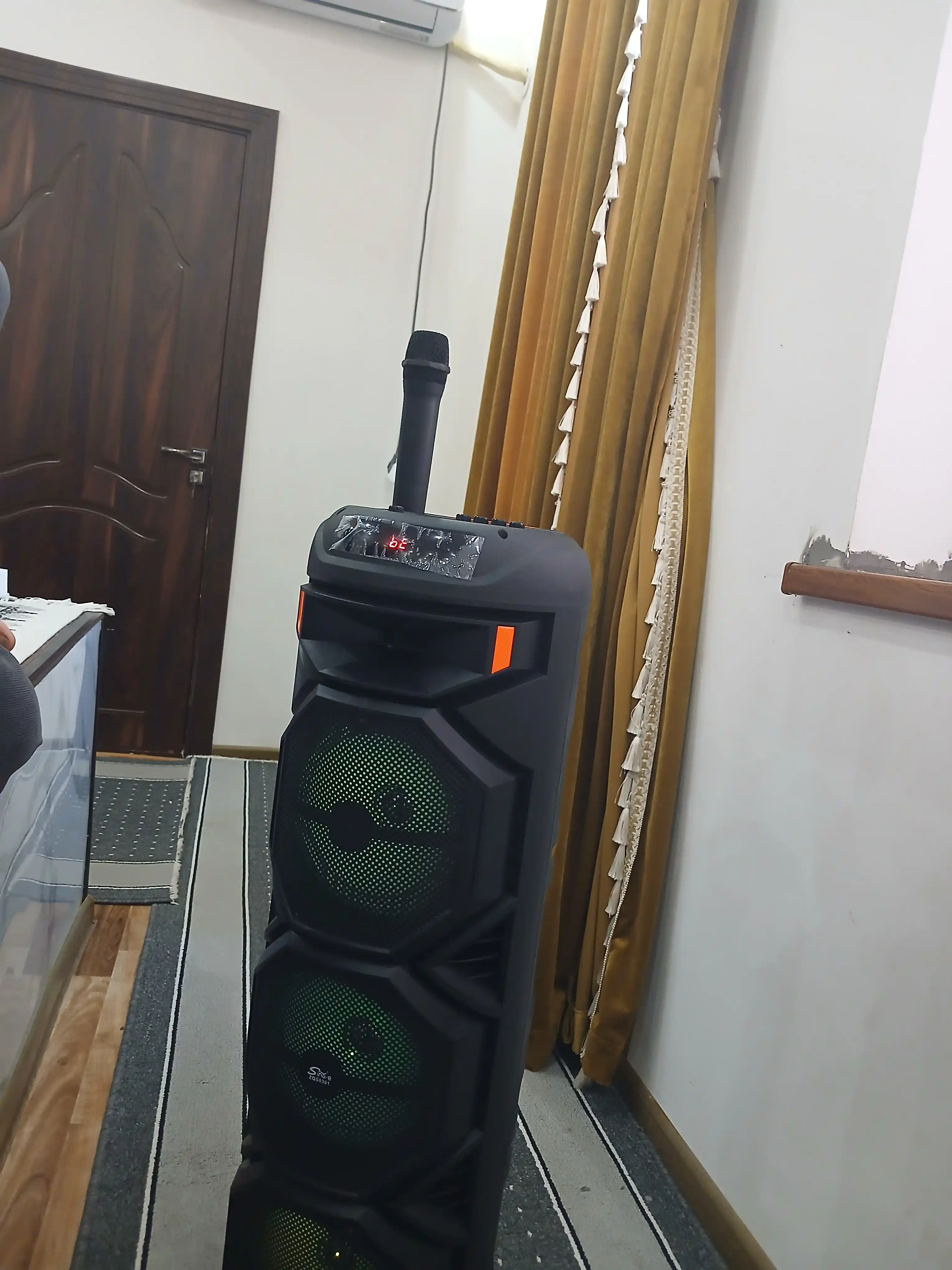 Портативная колонка, беспроводное Bluetooth-караоке, с микрофоном, пультом дистанционного