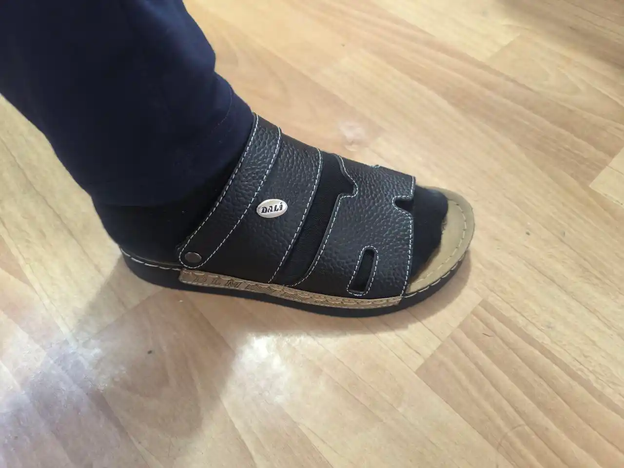 Erkaklar sandallari, erkaklar poyabzali, basanoshka basanojka sandallar, shippaklar