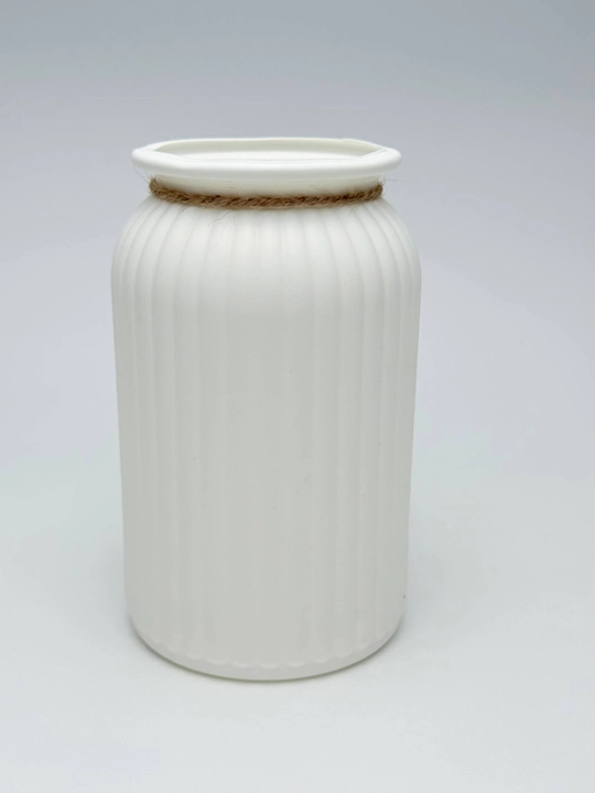 Tabiiy va sun’iy gullar uchun guldon vaza, plastik, kauchuk va plastmassa materiallardan